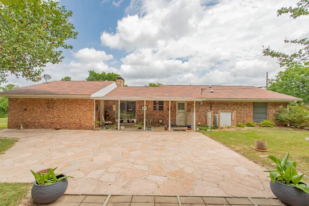 Single Family Residence For Sale in Smith County , 324 Texas Drive, Hideaway, Texas 75771, 3 Bedrooms, 2 Bathrooms, Garage spaces, 1,448 Sqft, built in 1970, Price $265,000, mls#21278259, Real Estate Agent in Hideaway, Homes For Sale in Smith county, Homes For Sale in Hideaway, Realtor in Hideaway Texas, Real Estate Brokerage Independent Realty Texas, Luminita Cordes Realtor