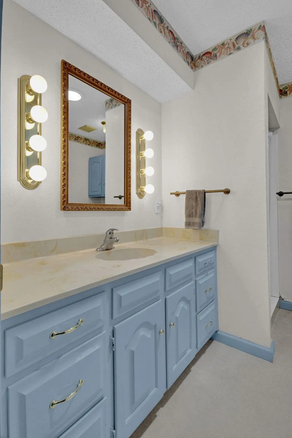 Single Family Residence For Sale in Smith County , 324 Texas Drive, Hideaway, Texas 75771, 3 Bedrooms, 2 Bathrooms, Garage spaces, 1,448 Sqft, built in 1970, Price $265,000, mls#21278259, Real Estate Agent in Hideaway, Homes For Sale in Smith county, Homes For Sale in Hideaway, Realtor in Hideaway Texas, Real Estate Brokerage Independent Realty Texas, Luminita Cordes Realtor