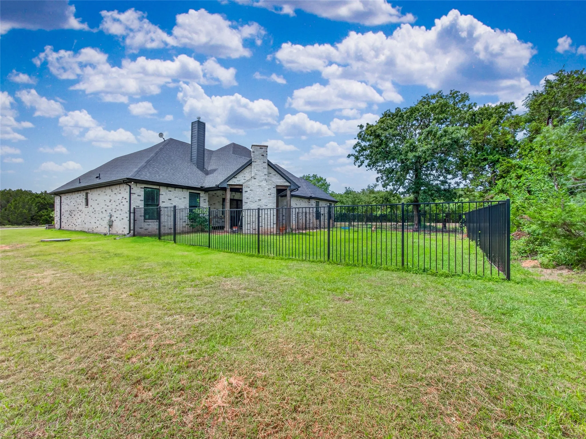 Single Family Residence For Sale in Hill County , 18107 Forrest Drive, Whitney, Texas 76692, 3 Bedroom, 4 Bathroom, 2 Garage spaces, 2,415 Sqft, built in 2022, mls#21275133, Real Estate Agent in Whitney, Homes For Sale in Hill county, Homes For Sale in Whitney, Realtor in Whitney Texas, Real Estate Brokerage Independent Realty Texas, Luminita Cordes Realtor