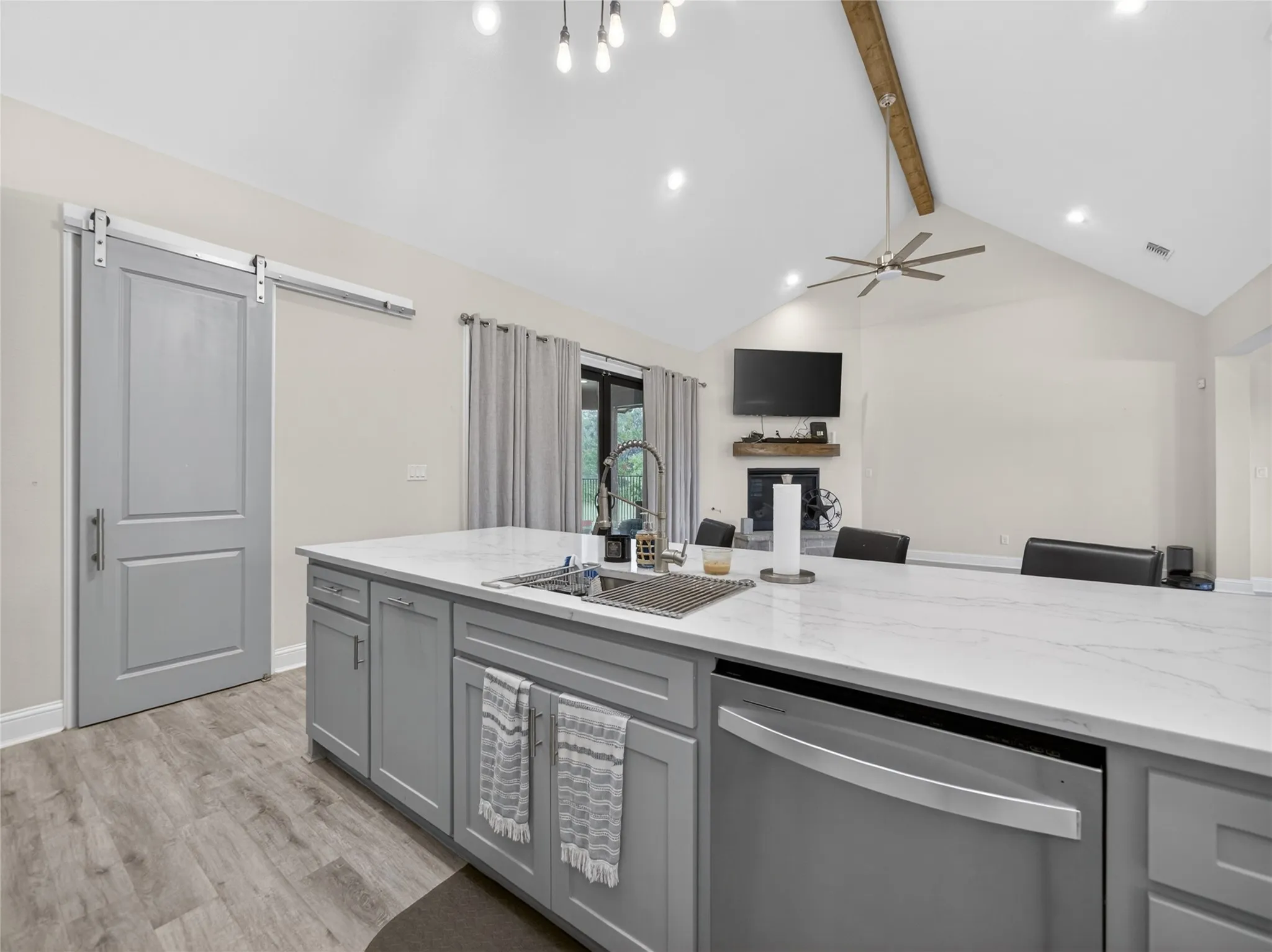 Single Family Residence For Sale in Hill County , 18107 Forrest Drive, Whitney, Texas 76692, 3 Bedroom, 4 Bathroom, 2 Garage spaces, 2,415 Sqft, built in 2022, mls#21275133, Real Estate Agent in Whitney, Homes For Sale in Hill county, Homes For Sale in Whitney, Realtor in Whitney Texas, Real Estate Brokerage Independent Realty Texas, Luminita Cordes Realtor