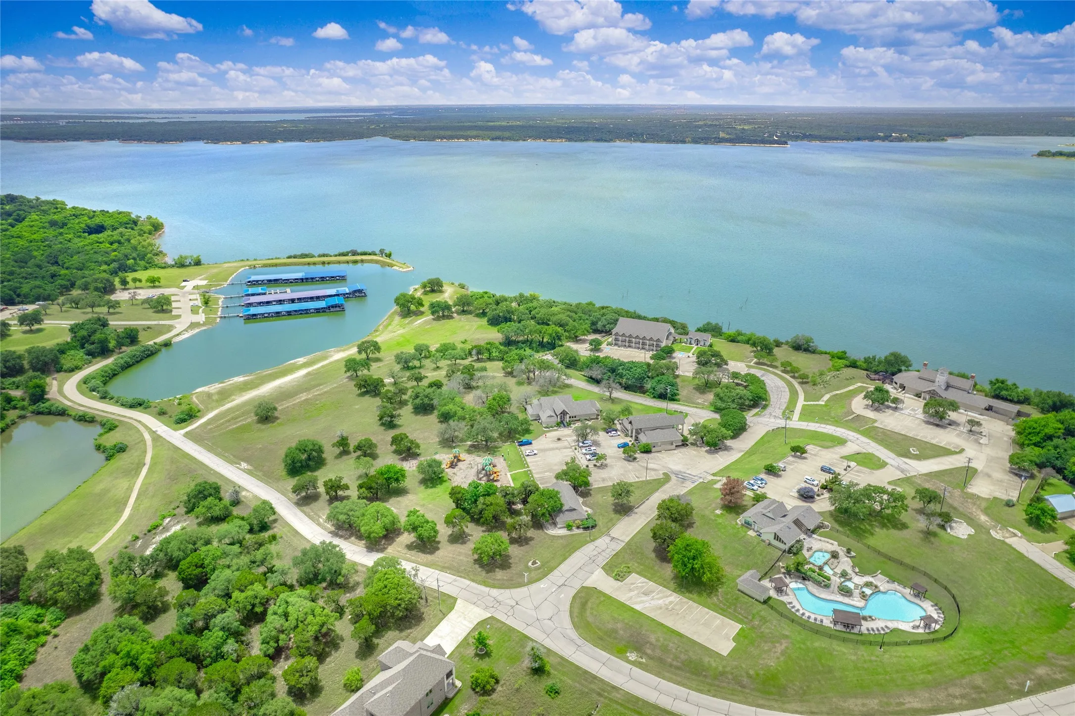 Single Family Residence For Sale in Hill County , 18107 Forrest Drive, Whitney, Texas 76692, 3 Bedroom, 4 Bathroom, 2 Garage spaces, 2,415 Sqft, built in 2022, mls#21275133, Real Estate Agent in Whitney, Homes For Sale in Hill county, Homes For Sale in Whitney, Realtor in Whitney Texas, Real Estate Brokerage Independent Realty Texas, Luminita Cordes Realtor