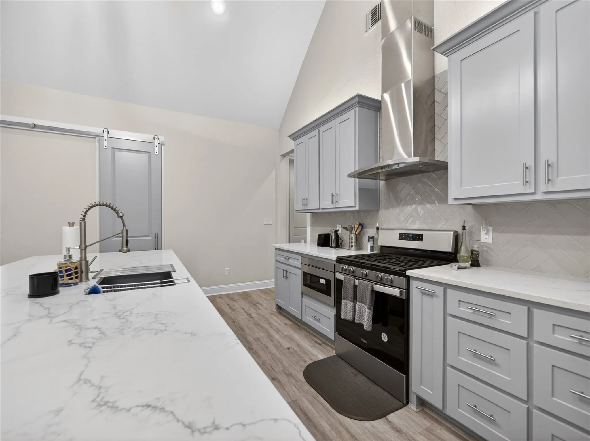 Single Family Residence For Sale in Hill County , 18107 Forrest Drive, Whitney, Texas 76692, 3 Bedroom, 4 Bathroom, 2 Garage spaces, 2,415 Sqft, built in 2022, mls#21275133, Real Estate Agent in Whitney, Homes For Sale in Hill county, Homes For Sale in Whitney, Realtor in Whitney Texas, Real Estate Brokerage Independent Realty Texas, Luminita Cordes Realtor