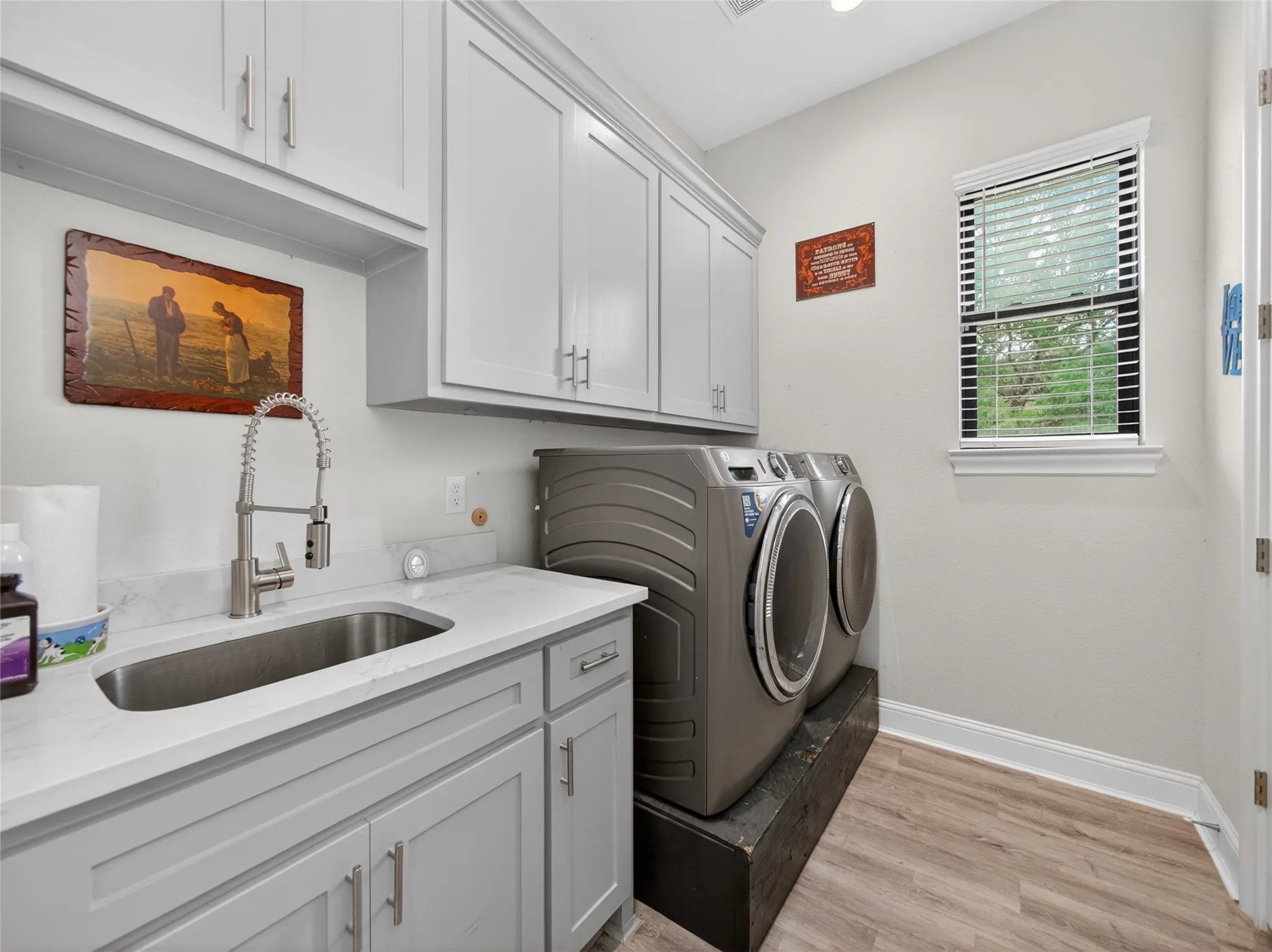 Single Family Residence For Sale in Hill County , 18107 Forrest Drive, Whitney, Texas 76692, 3 Bedroom, 4 Bathroom, 2 Garage spaces, 2,415 Sqft, built in 2022, mls#21275133, Real Estate Agent in Whitney, Homes For Sale in Hill county, Homes For Sale in Whitney, Realtor in Whitney Texas, Real Estate Brokerage Independent Realty Texas, Luminita Cordes Realtor