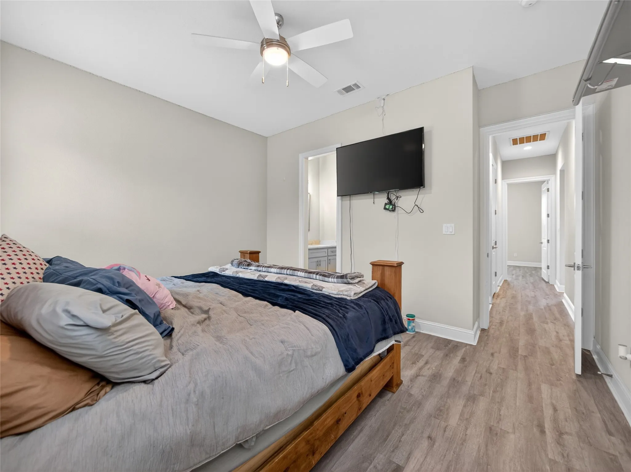 Single Family Residence For Sale in Hill County , 18107 Forrest Drive, Whitney, Texas 76692, 3 Bedroom, 4 Bathroom, 2 Garage spaces, 2,415 Sqft, built in 2022, mls#21275133, Real Estate Agent in Whitney, Homes For Sale in Hill county, Homes For Sale in Whitney, Realtor in Whitney Texas, Real Estate Brokerage Independent Realty Texas, Luminita Cordes Realtor