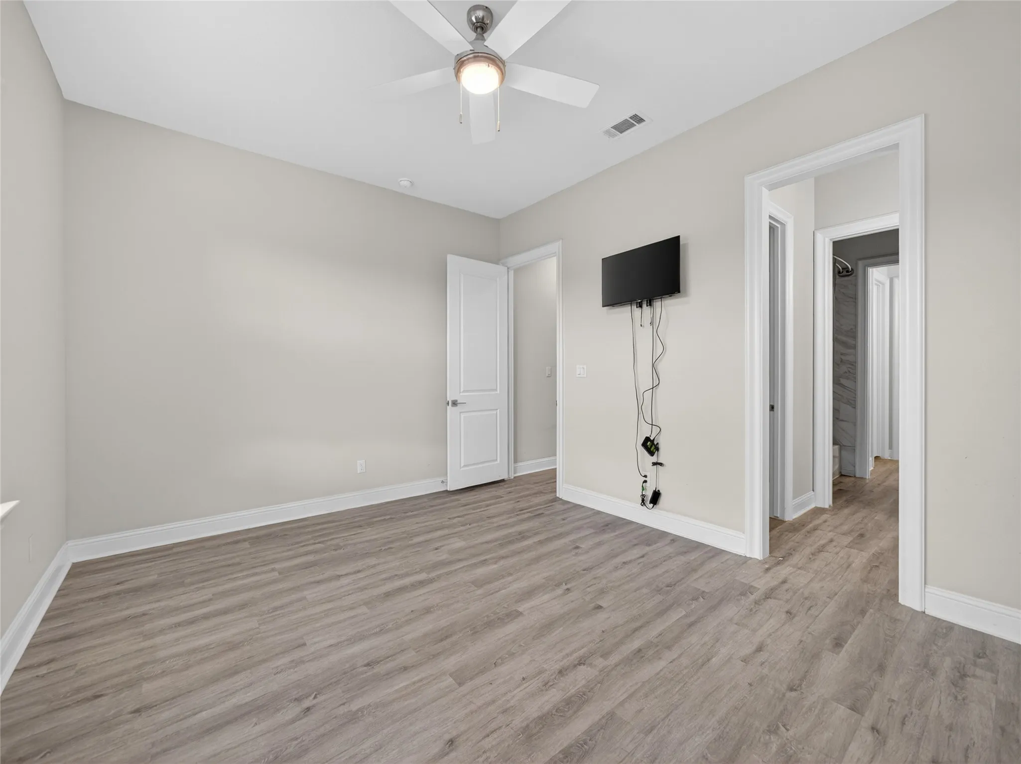 Single Family Residence For Sale in Hill County , 18107 Forrest Drive, Whitney, Texas 76692, 3 Bedroom, 4 Bathroom, 2 Garage spaces, 2,415 Sqft, built in 2022, mls#21275133, Real Estate Agent in Whitney, Homes For Sale in Hill county, Homes For Sale in Whitney, Realtor in Whitney Texas, Real Estate Brokerage Independent Realty Texas, Luminita Cordes Realtor