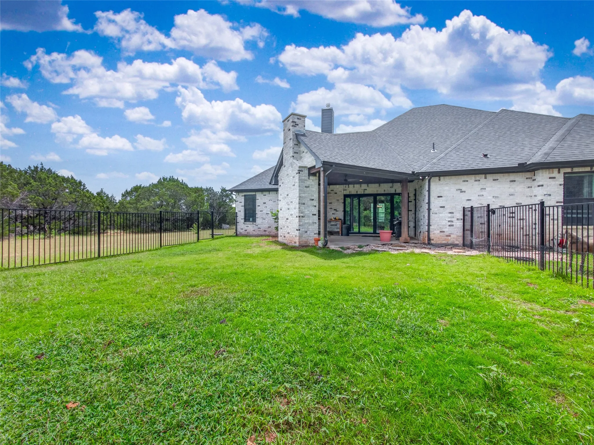 Single Family Residence For Sale in Hill County , 18107 Forrest Drive, Whitney, Texas 76692, 3 Bedroom, 4 Bathroom, 2 Garage spaces, 2,415 Sqft, built in 2022, mls#21275133, Real Estate Agent in Whitney, Homes For Sale in Hill county, Homes For Sale in Whitney, Realtor in Whitney Texas, Real Estate Brokerage Independent Realty Texas, Luminita Cordes Realtor
