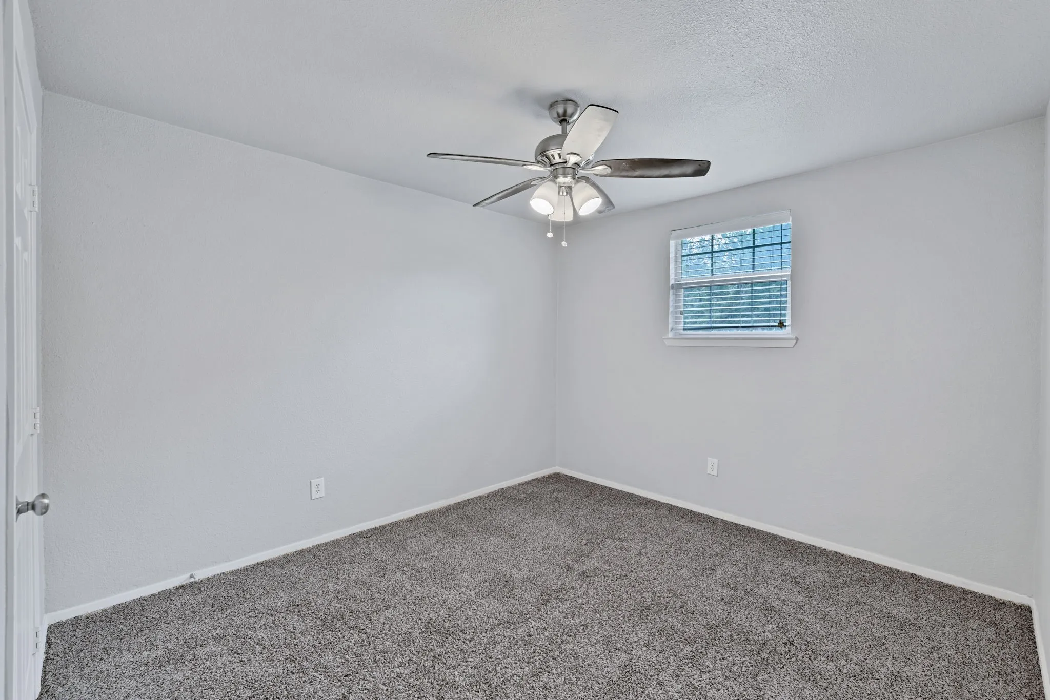 Single Family Residence For Sale in Denton County , 105 Alice Drive, Little Elm, Texas 75068, 3 Bedroom, 2 Bathroom, Garage spaces, 1,595 Sqft, built in 1988, mls#21277339, Real Estate Agent in Little Elm, Homes For Sale in Denton county, Homes For Sale in Little Elm, Realtor in Little Elm Texas, Real Estate Brokerage Independent Realty Texas, Luminita Cordes Realtor