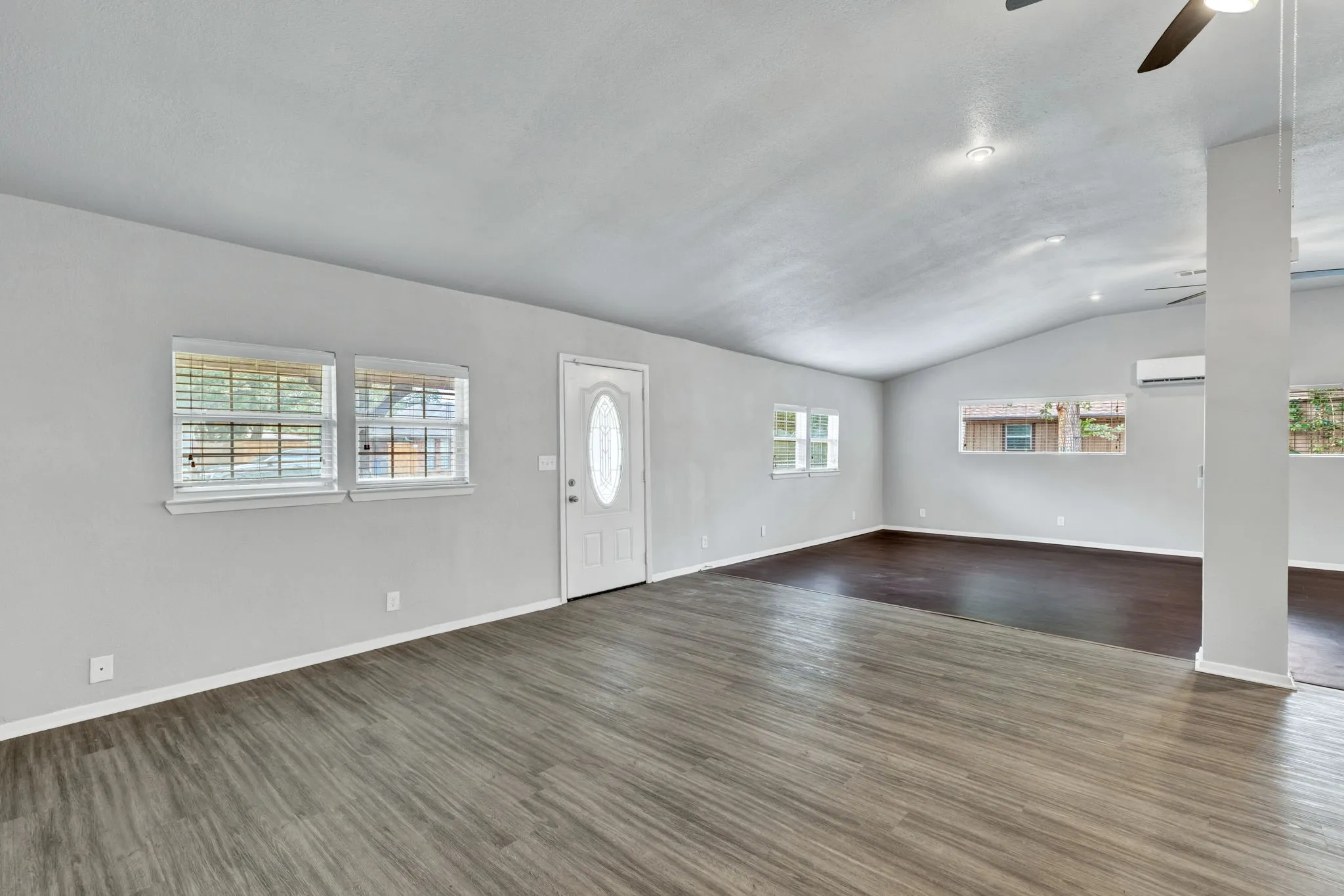 Single Family Residence For Sale in Denton County , 105 Alice Drive, Little Elm, Texas 75068, 3 Bedroom, 2 Bathroom, Garage spaces, 1,595 Sqft, built in 1988, mls#21277339, Real Estate Agent in Little Elm, Homes For Sale in Denton county, Homes For Sale in Little Elm, Realtor in Little Elm Texas, Real Estate Brokerage Independent Realty Texas, Luminita Cordes Realtor