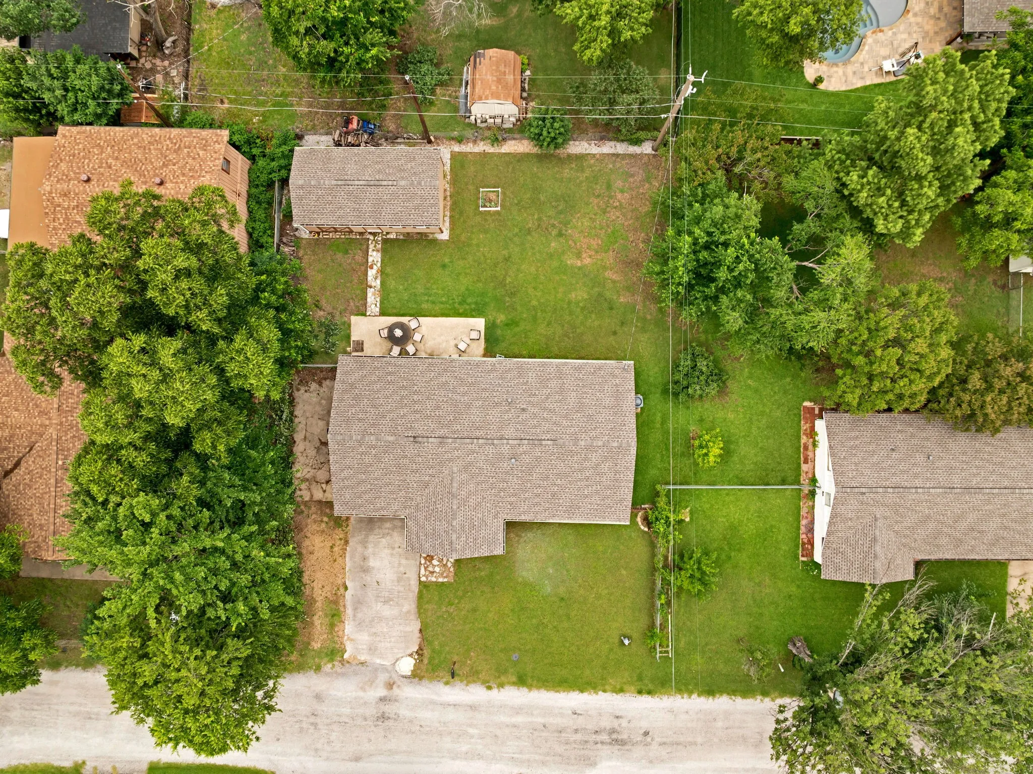 Single Family Residence For Sale in Denton County , 105 Alice Drive, Little Elm, Texas 75068, 3 Bedroom, 2 Bathroom, Garage spaces, 1,595 Sqft, built in 1988, mls#21277339, Real Estate Agent in Little Elm, Homes For Sale in Denton county, Homes For Sale in Little Elm, Realtor in Little Elm Texas, Real Estate Brokerage Independent Realty Texas, Luminita Cordes Realtor