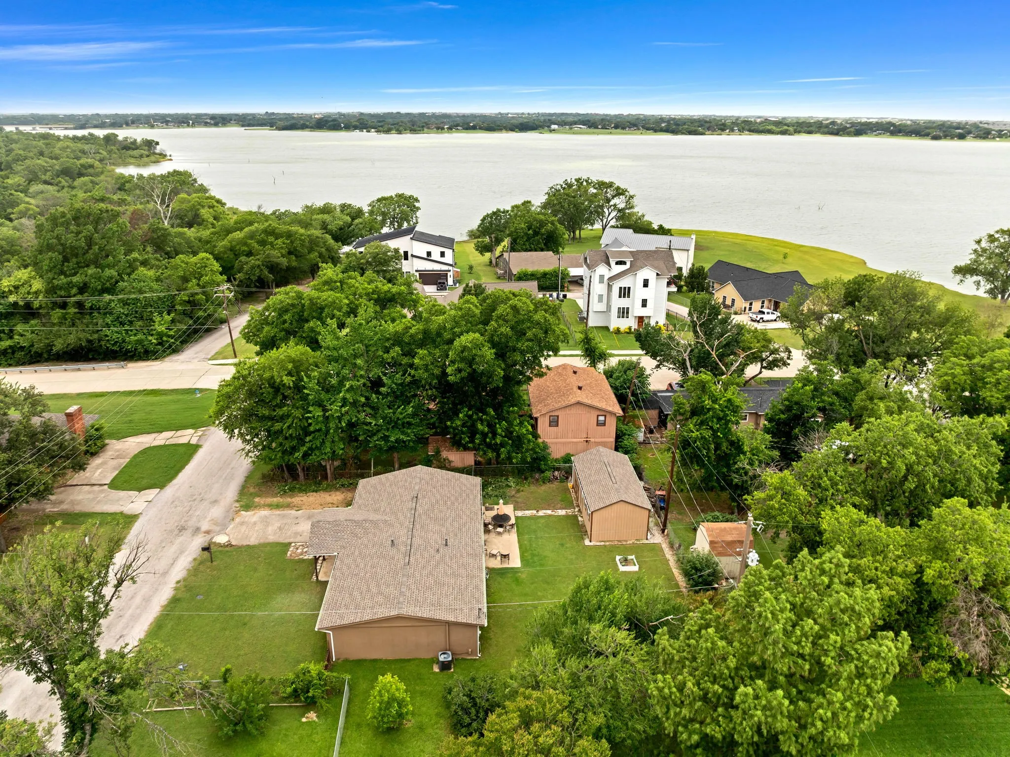 Single Family Residence For Sale in Denton County , 105 Alice Drive, Little Elm, Texas 75068, 3 Bedroom, 2 Bathroom, Garage spaces, 1,595 Sqft, built in 1988, mls#21277339, Real Estate Agent in Little Elm, Homes For Sale in Denton county, Homes For Sale in Little Elm, Realtor in Little Elm Texas, Real Estate Brokerage Independent Realty Texas, Luminita Cordes Realtor