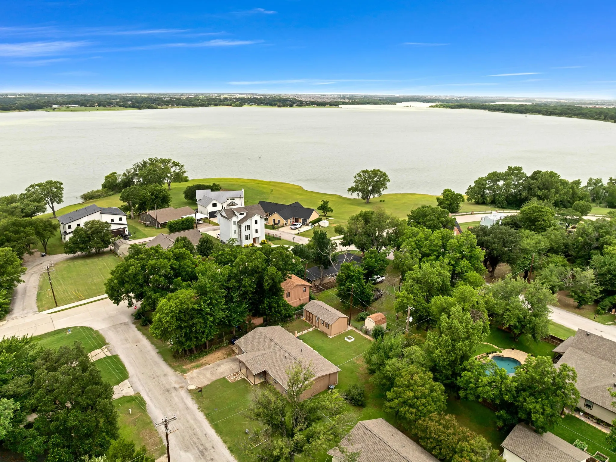 Single Family Residence For Sale in Denton County , 105 Alice Drive, Little Elm, Texas 75068, 3 Bedroom, 2 Bathroom, Garage spaces, 1,595 Sqft, built in 1988, mls#21277339, Real Estate Agent in Little Elm, Homes For Sale in Denton county, Homes For Sale in Little Elm, Realtor in Little Elm Texas, Real Estate Brokerage Independent Realty Texas, Luminita Cordes Realtor