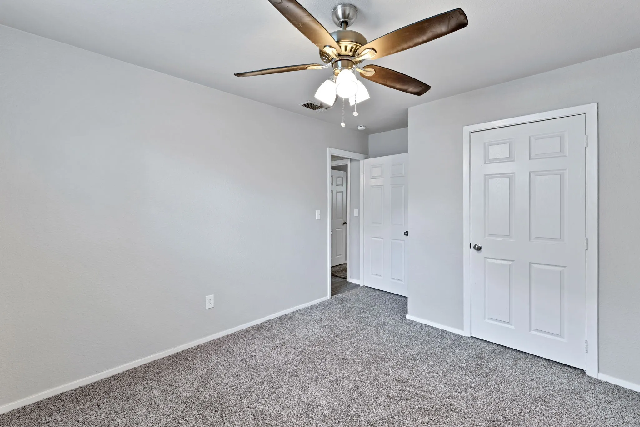 Single Family Residence For Sale in Denton County , 105 Alice Drive, Little Elm, Texas 75068, 3 Bedroom, 2 Bathroom, Garage spaces, 1,595 Sqft, built in 1988, mls#21277339, Real Estate Agent in Little Elm, Homes For Sale in Denton county, Homes For Sale in Little Elm, Realtor in Little Elm Texas, Real Estate Brokerage Independent Realty Texas, Luminita Cordes Realtor