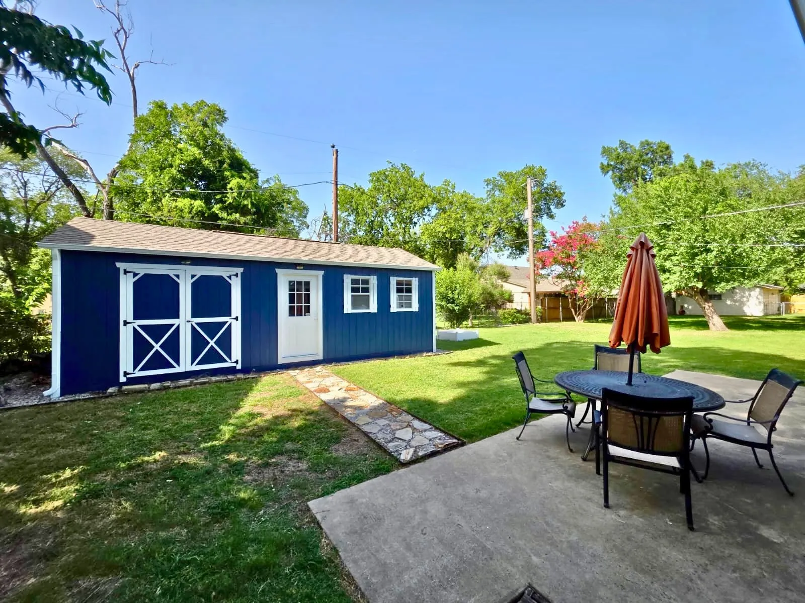 Single Family Residence For Sale in Denton County , 105 Alice Drive, Little Elm, Texas 75068, 3 Bedroom, 2 Bathroom, Garage spaces, 1,595 Sqft, built in 1988, mls#21277339, Real Estate Agent in Little Elm, Homes For Sale in Denton county, Homes For Sale in Little Elm, Realtor in Little Elm Texas, Real Estate Brokerage Independent Realty Texas, Luminita Cordes Realtor