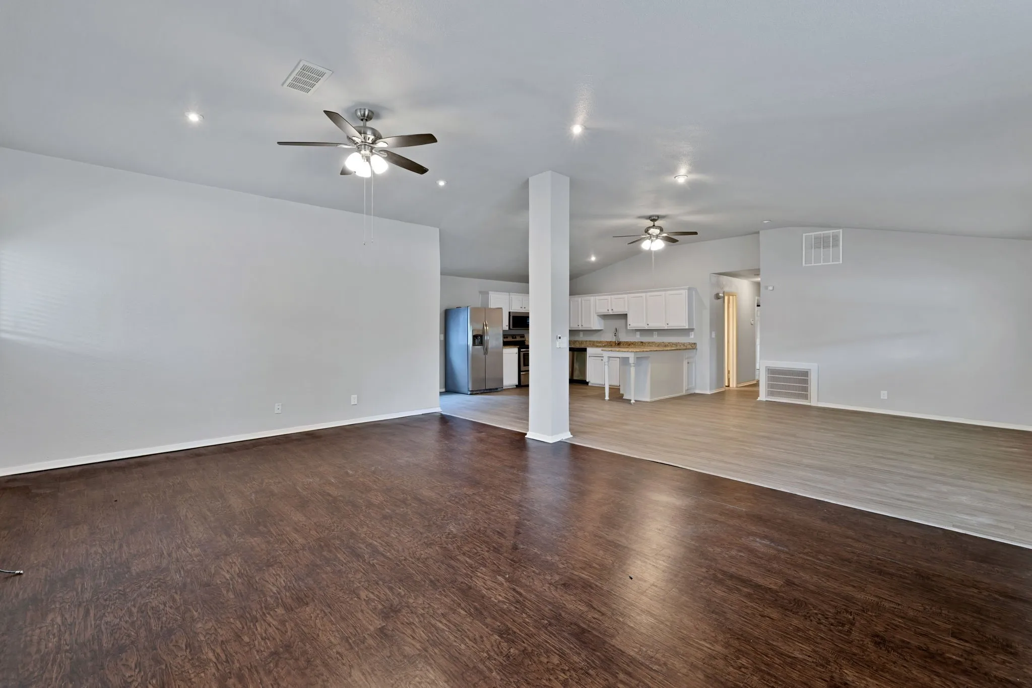 Single Family Residence For Sale in Denton County , 105 Alice Drive, Little Elm, Texas 75068, 3 Bedroom, 2 Bathroom, Garage spaces, 1,595 Sqft, built in 1988, mls#21277339, Real Estate Agent in Little Elm, Homes For Sale in Denton county, Homes For Sale in Little Elm, Realtor in Little Elm Texas, Real Estate Brokerage Independent Realty Texas, Luminita Cordes Realtor