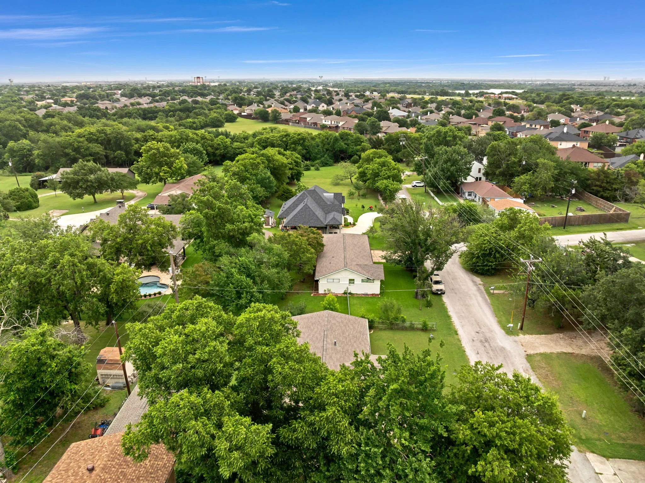 Single Family Residence For Sale in Denton County , 105 Alice Drive, Little Elm, Texas 75068, 3 Bedroom, 2 Bathroom, Garage spaces, 1,595 Sqft, built in 1988, mls#21277339, Real Estate Agent in Little Elm, Homes For Sale in Denton county, Homes For Sale in Little Elm, Realtor in Little Elm Texas, Real Estate Brokerage Independent Realty Texas, Luminita Cordes Realtor