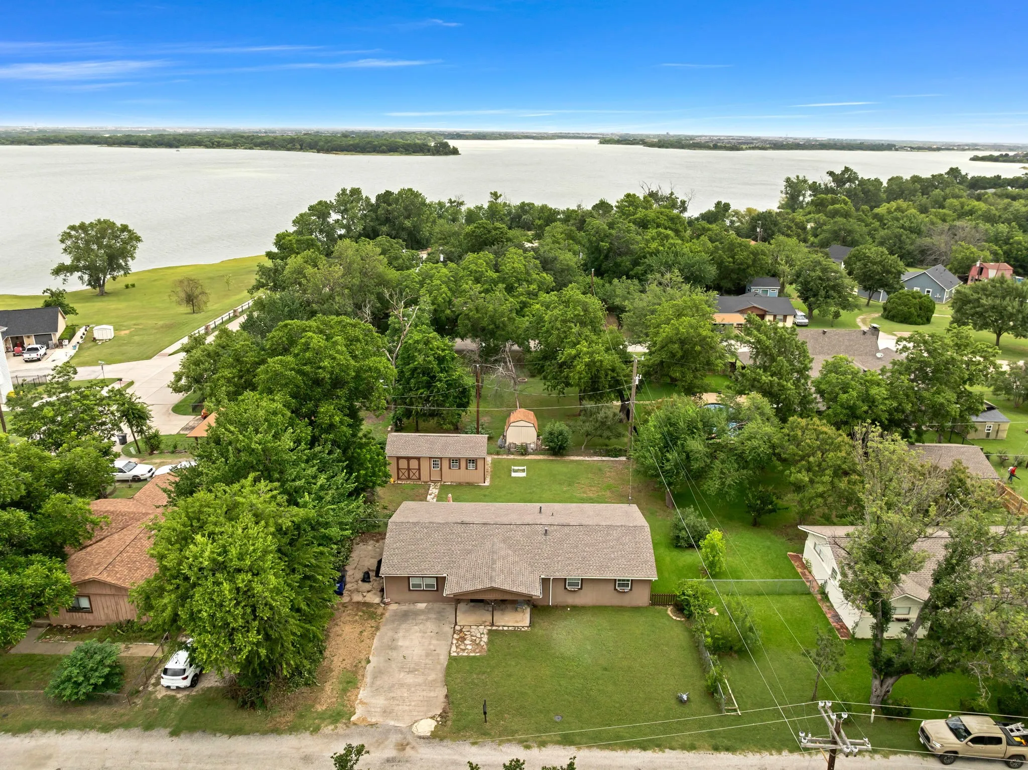 Single Family Residence For Sale in Denton County , 105 Alice Drive, Little Elm, Texas 75068, 3 Bedroom, 2 Bathroom, Garage spaces, 1,595 Sqft, built in 1988, mls#21277339, Real Estate Agent in Little Elm, Homes For Sale in Denton county, Homes For Sale in Little Elm, Realtor in Little Elm Texas, Real Estate Brokerage Independent Realty Texas, Luminita Cordes Realtor