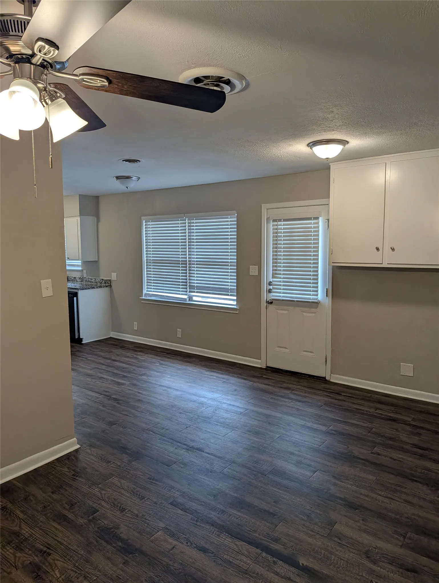 Single Family Residence For Rent in Tarrant County , 105 Dupont Circle, Fort Worth, Texas 76134, 3 Bedrooms, 2 Bathrooms, 1 Garage spaces, 1,236 Sqft, built in 1956, Price $1,850, mls#21278401, Real Estate Agent in Fort Worth, Homes For Rent in Tarrant county, Homes For Rent in Fort Worth, Realtor in Fort Worth Texas, Real Estate Brokerage Independent Realty Texas, Luminita Cordes Realtor