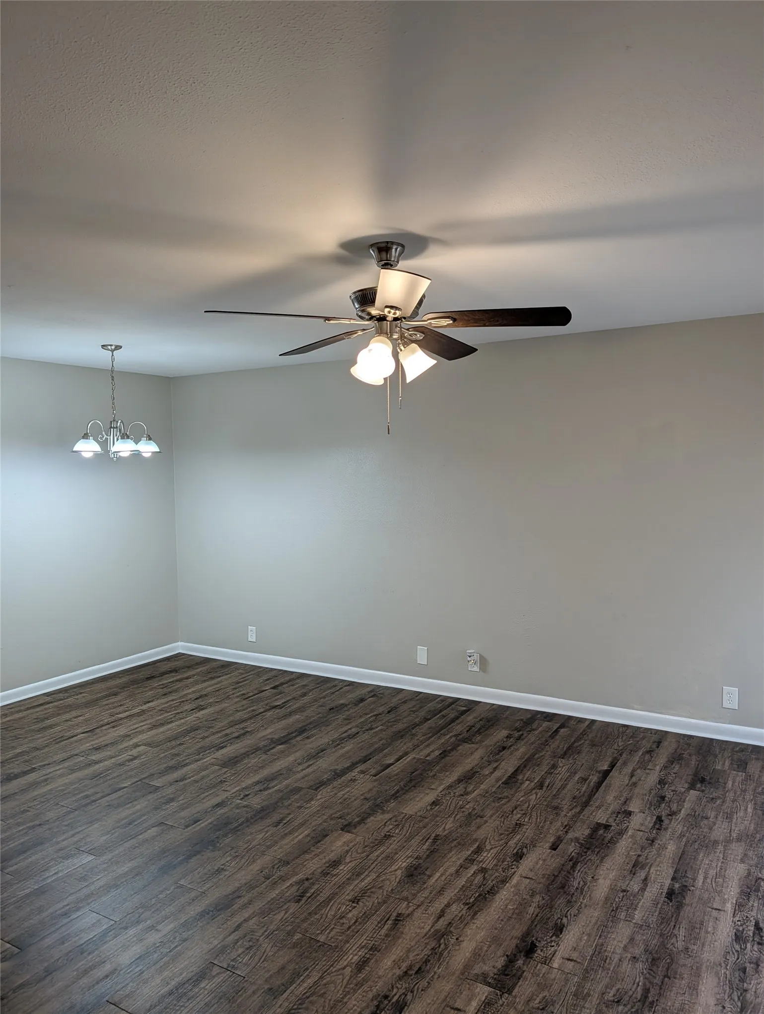 Single Family Residence For Rent in Tarrant County , 105 Dupont Circle, Fort Worth, Texas 76134, 3 Bedrooms, 2 Bathrooms, 1 Garage spaces, 1,236 Sqft, built in 1956, Price $1,850, mls#21278401, Real Estate Agent in Fort Worth, Homes For Rent in Tarrant county, Homes For Rent in Fort Worth, Realtor in Fort Worth Texas, Real Estate Brokerage Independent Realty Texas, Luminita Cordes Realtor