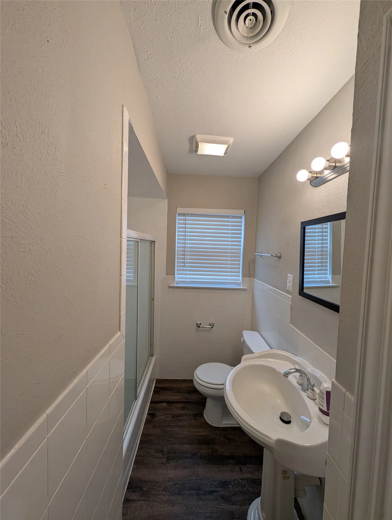 Single Family Residence For Rent in Tarrant County , 105 Dupont Circle, Fort Worth, Texas 76134, 3 Bedrooms, 2 Bathrooms, 1 Garage spaces, 1,236 Sqft, built in 1956, Price $1,850, mls#21278401, Real Estate Agent in Fort Worth, Homes For Rent in Tarrant county, Homes For Rent in Fort Worth, Realtor in Fort Worth Texas, Real Estate Brokerage Independent Realty Texas, Luminita Cordes Realtor