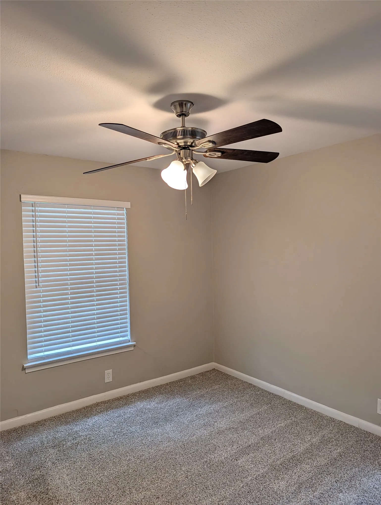 Single Family Residence For Rent in Tarrant County , 105 Dupont Circle, Fort Worth, Texas 76134, 3 Bedrooms, 2 Bathrooms, 1 Garage spaces, 1,236 Sqft, built in 1956, Price $1,850, mls#21278401, Real Estate Agent in Fort Worth, Homes For Rent in Tarrant county, Homes For Rent in Fort Worth, Realtor in Fort Worth Texas, Real Estate Brokerage Independent Realty Texas, Luminita Cordes Realtor