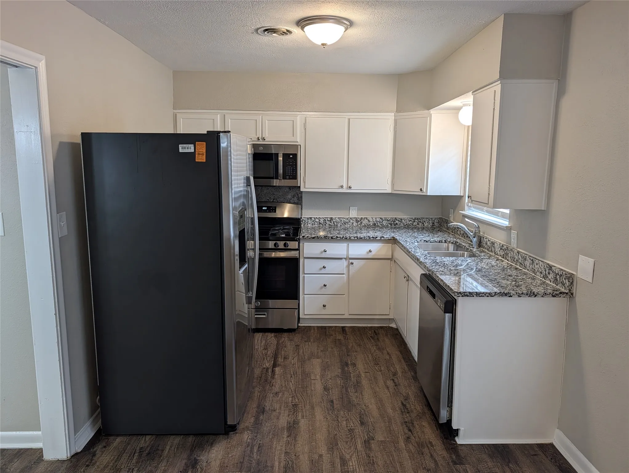 Single Family Residence For Rent in Tarrant County , 105 Dupont Circle, Fort Worth, Texas 76134, 3 Bedrooms, 2 Bathrooms, 1 Garage spaces, 1,236 Sqft, built in 1956, Price $1,850, mls#21278401, Real Estate Agent in Fort Worth, Homes For Rent in Tarrant county, Homes For Rent in Fort Worth, Realtor in Fort Worth Texas, Real Estate Brokerage Independent Realty Texas, Luminita Cordes Realtor