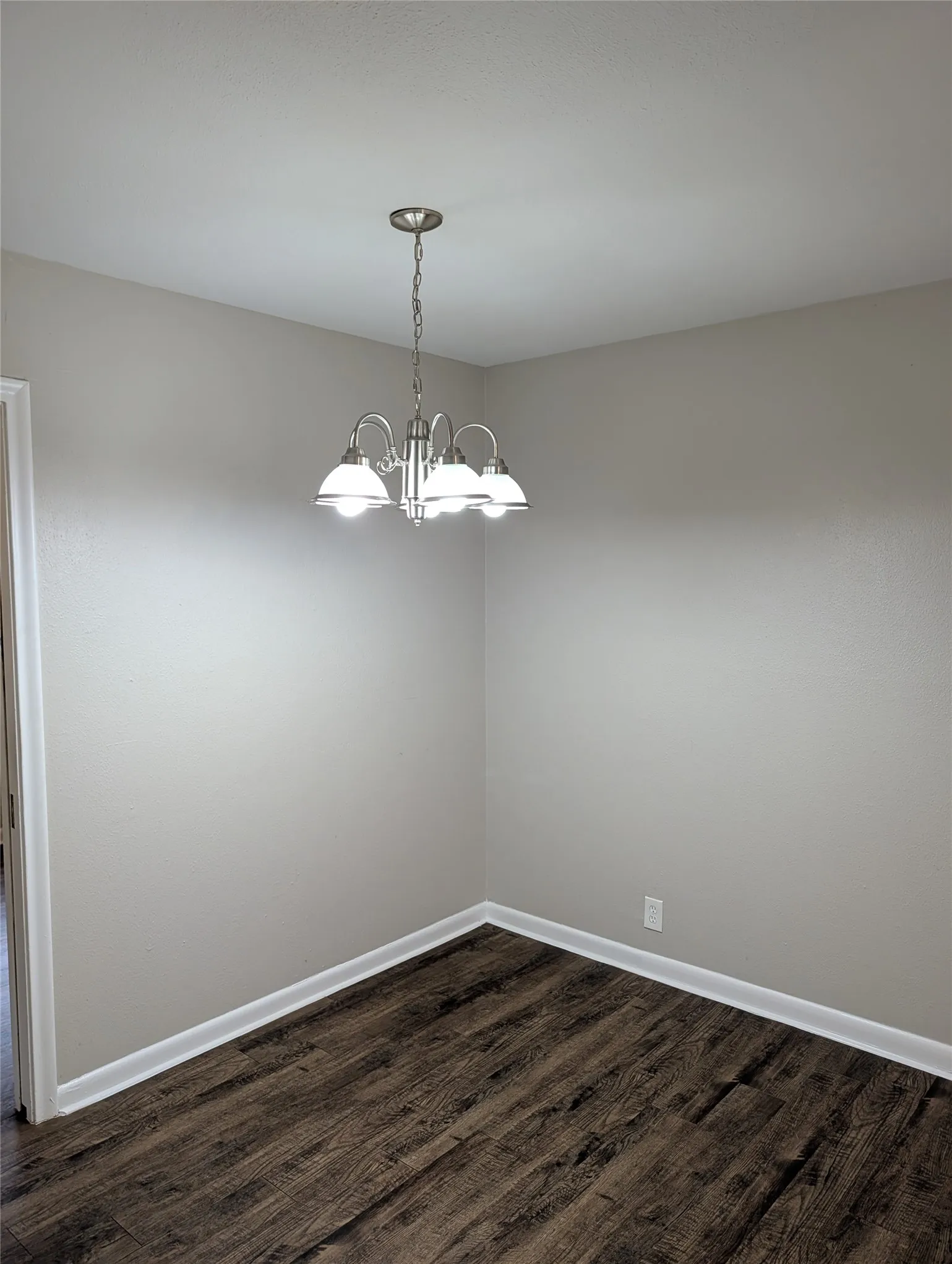 Single Family Residence For Rent in Tarrant County , 105 Dupont Circle, Fort Worth, Texas 76134, 3 Bedrooms, 2 Bathrooms, 1 Garage spaces, 1,236 Sqft, built in 1956, Price $1,850, mls#21278401, Real Estate Agent in Fort Worth, Homes For Rent in Tarrant county, Homes For Rent in Fort Worth, Realtor in Fort Worth Texas, Real Estate Brokerage Independent Realty Texas, Luminita Cordes Realtor