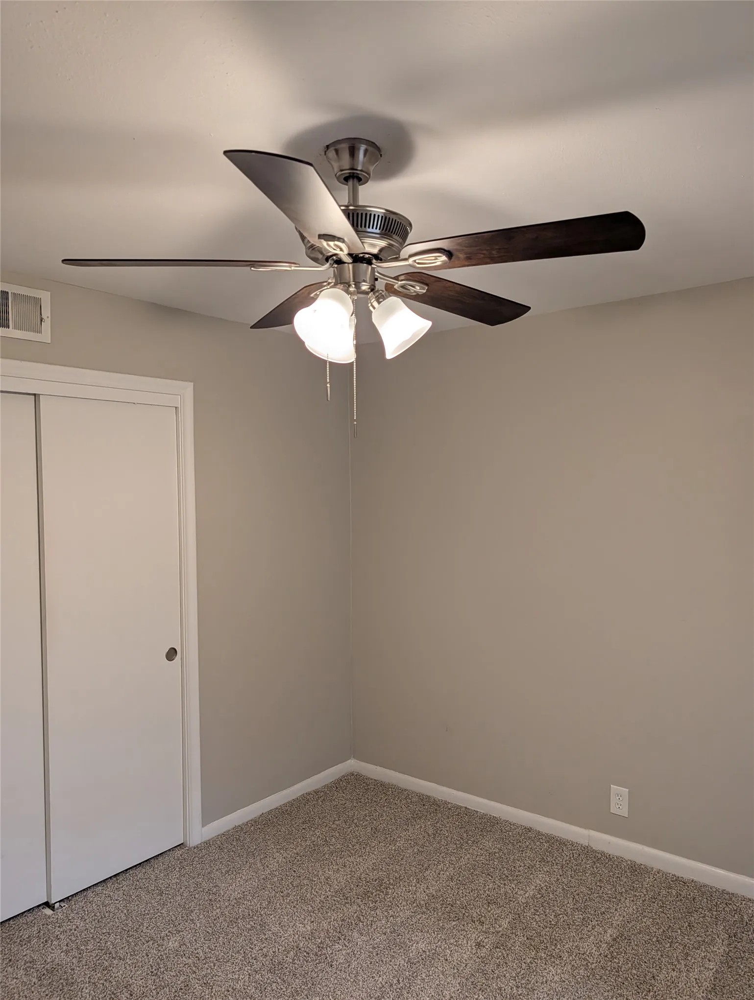 Single Family Residence For Rent in Tarrant County , 105 Dupont Circle, Fort Worth, Texas 76134, 3 Bedrooms, 2 Bathrooms, 1 Garage spaces, 1,236 Sqft, built in 1956, Price $1,850, mls#21278401, Real Estate Agent in Fort Worth, Homes For Rent in Tarrant county, Homes For Rent in Fort Worth, Realtor in Fort Worth Texas, Real Estate Brokerage Independent Realty Texas, Luminita Cordes Realtor
