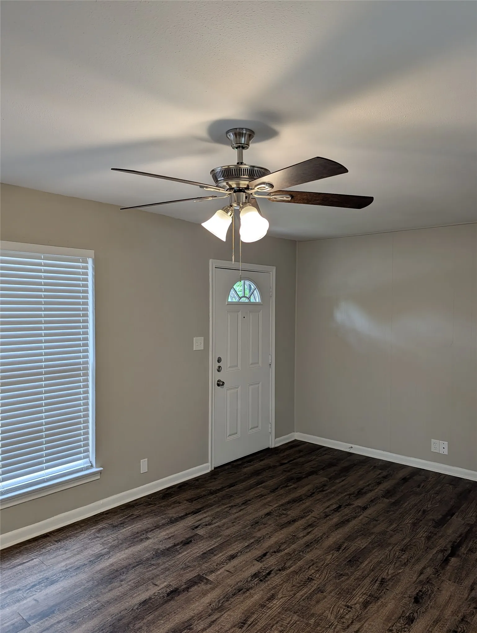 Single Family Residence For Rent in Tarrant County , 105 Dupont Circle, Fort Worth, Texas 76134, 3 Bedrooms, 2 Bathrooms, 1 Garage spaces, 1,236 Sqft, built in 1956, Price $1,850, mls#21278401, Real Estate Agent in Fort Worth, Homes For Rent in Tarrant county, Homes For Rent in Fort Worth, Realtor in Fort Worth Texas, Real Estate Brokerage Independent Realty Texas, Luminita Cordes Realtor