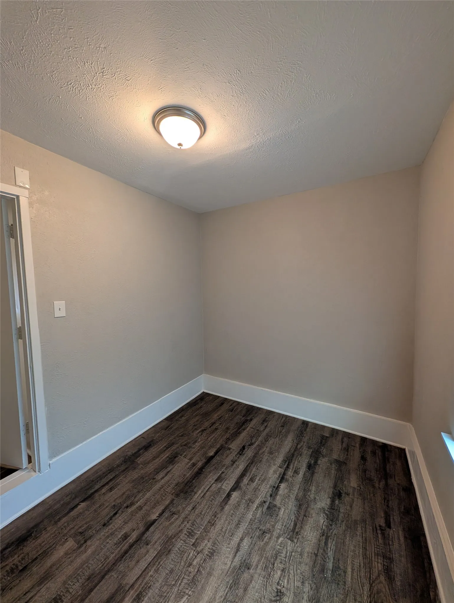 Single Family Residence For Rent in Tarrant County , 105 Dupont Circle, Fort Worth, Texas 76134, 3 Bedrooms, 2 Bathrooms, 1 Garage spaces, 1,236 Sqft, built in 1956, Price $1,850, mls#21278401, Real Estate Agent in Fort Worth, Homes For Rent in Tarrant county, Homes For Rent in Fort Worth, Realtor in Fort Worth Texas, Real Estate Brokerage Independent Realty Texas, Luminita Cordes Realtor