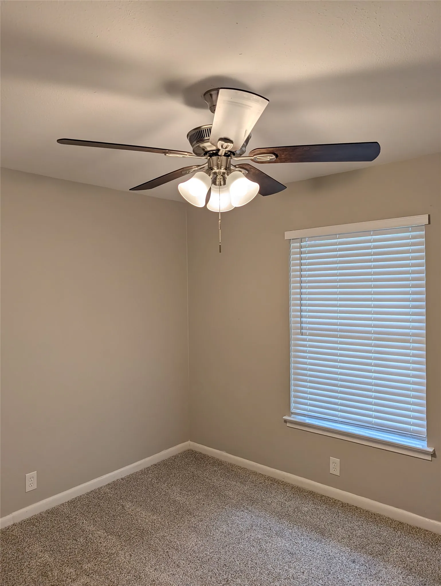 Single Family Residence For Rent in Tarrant County , 105 Dupont Circle, Fort Worth, Texas 76134, 3 Bedrooms, 2 Bathrooms, 1 Garage spaces, 1,236 Sqft, built in 1956, Price $1,850, mls#21278401, Real Estate Agent in Fort Worth, Homes For Rent in Tarrant county, Homes For Rent in Fort Worth, Realtor in Fort Worth Texas, Real Estate Brokerage Independent Realty Texas, Luminita Cordes Realtor