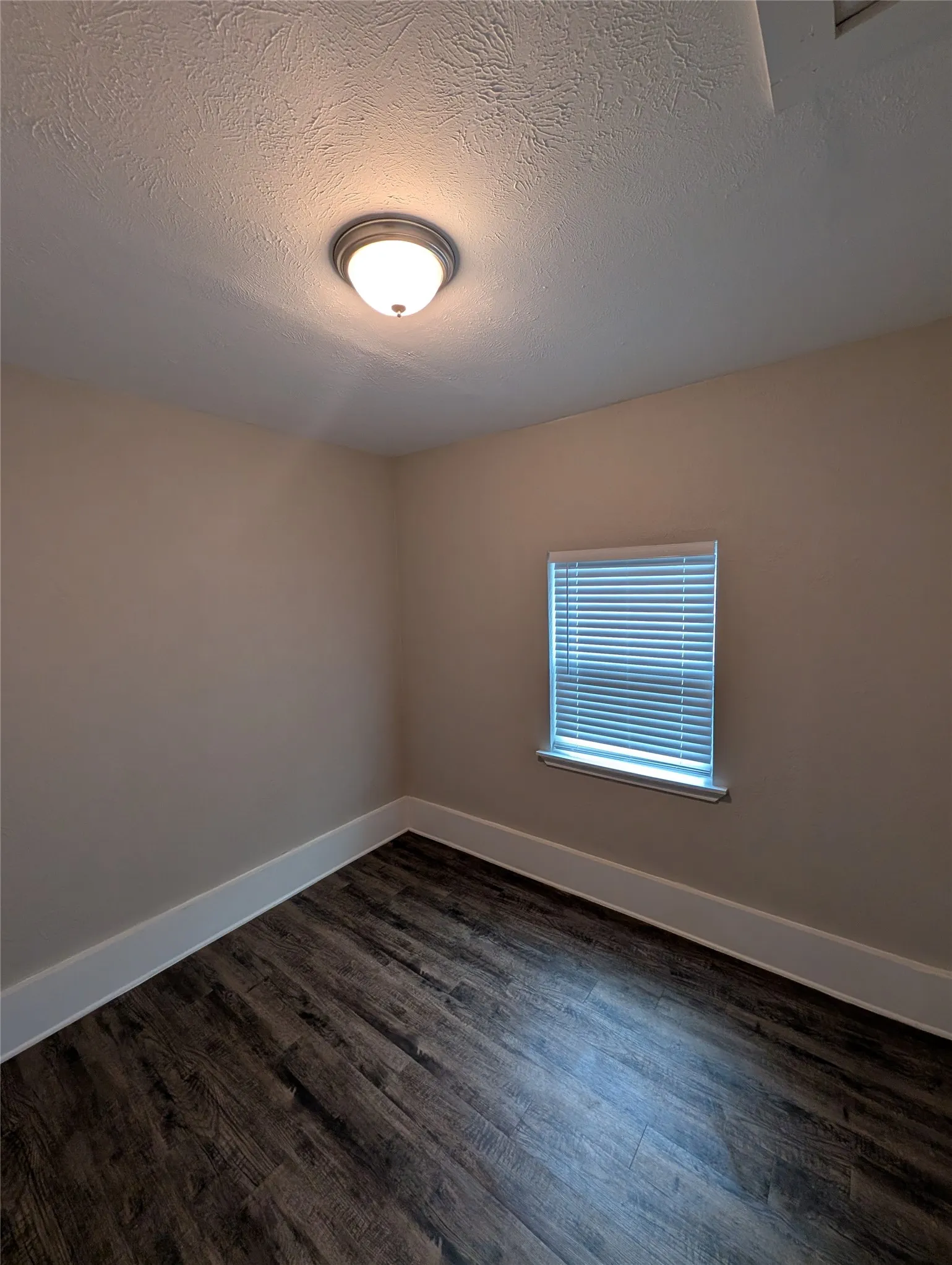 Single Family Residence For Rent in Tarrant County , 105 Dupont Circle, Fort Worth, Texas 76134, 3 Bedrooms, 2 Bathrooms, 1 Garage spaces, 1,236 Sqft, built in 1956, Price $1,850, mls#21278401, Real Estate Agent in Fort Worth, Homes For Rent in Tarrant county, Homes For Rent in Fort Worth, Realtor in Fort Worth Texas, Real Estate Brokerage Independent Realty Texas, Luminita Cordes Realtor