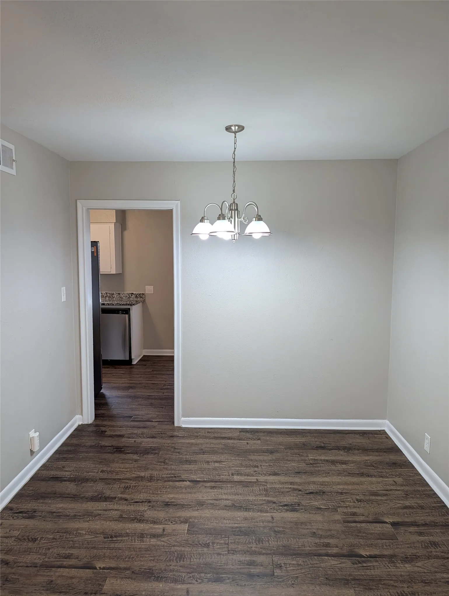 Single Family Residence For Rent in Tarrant County , 105 Dupont Circle, Fort Worth, Texas 76134, 3 Bedrooms, 2 Bathrooms, 1 Garage spaces, 1,236 Sqft, built in 1956, Price $1,850, mls#21278401, Real Estate Agent in Fort Worth, Homes For Rent in Tarrant county, Homes For Rent in Fort Worth, Realtor in Fort Worth Texas, Real Estate Brokerage Independent Realty Texas, Luminita Cordes Realtor