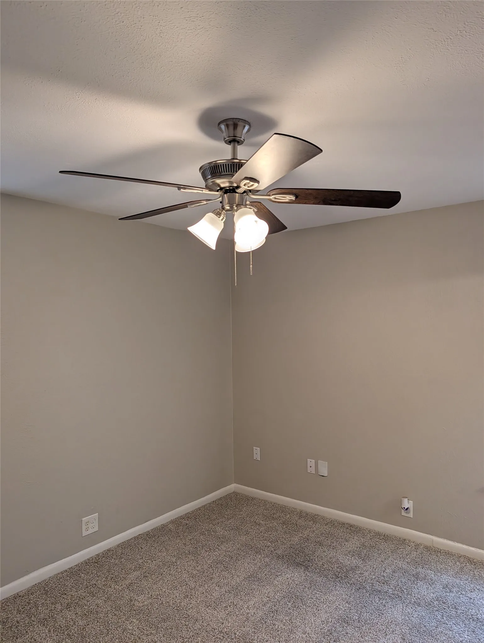 Single Family Residence For Rent in Tarrant County , 105 Dupont Circle, Fort Worth, Texas 76134, 3 Bedrooms, 2 Bathrooms, 1 Garage spaces, 1,236 Sqft, built in 1956, Price $1,850, mls#21278401, Real Estate Agent in Fort Worth, Homes For Rent in Tarrant county, Homes For Rent in Fort Worth, Realtor in Fort Worth Texas, Real Estate Brokerage Independent Realty Texas, Luminita Cordes Realtor
