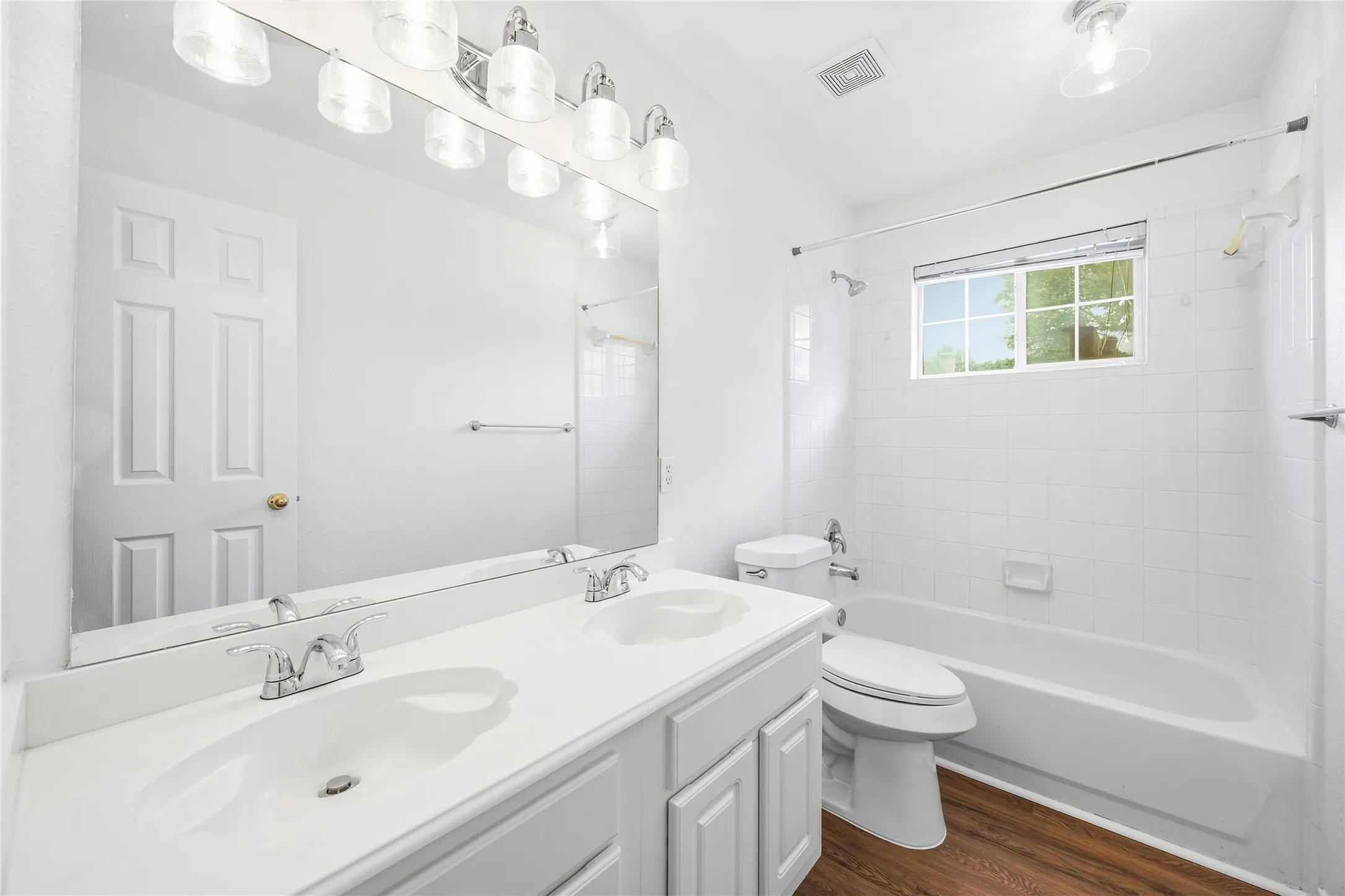 Single Family Residence For Sale in Collin County , 1500 Falmouth Drive, Plano, Texas 75025, 3 Bedrooms, 2 Bathrooms, 2 Garage spaces, 2,234 Sqft, built in 1995, Price $469,000, mls#21259304, Real Estate Agent in Plano, Homes For Sale in Collin county, Homes For Sale in Plano, Realtor in Plano Texas, Real Estate Brokerage Independent Realty Texas, Luminita Cordes Realtor