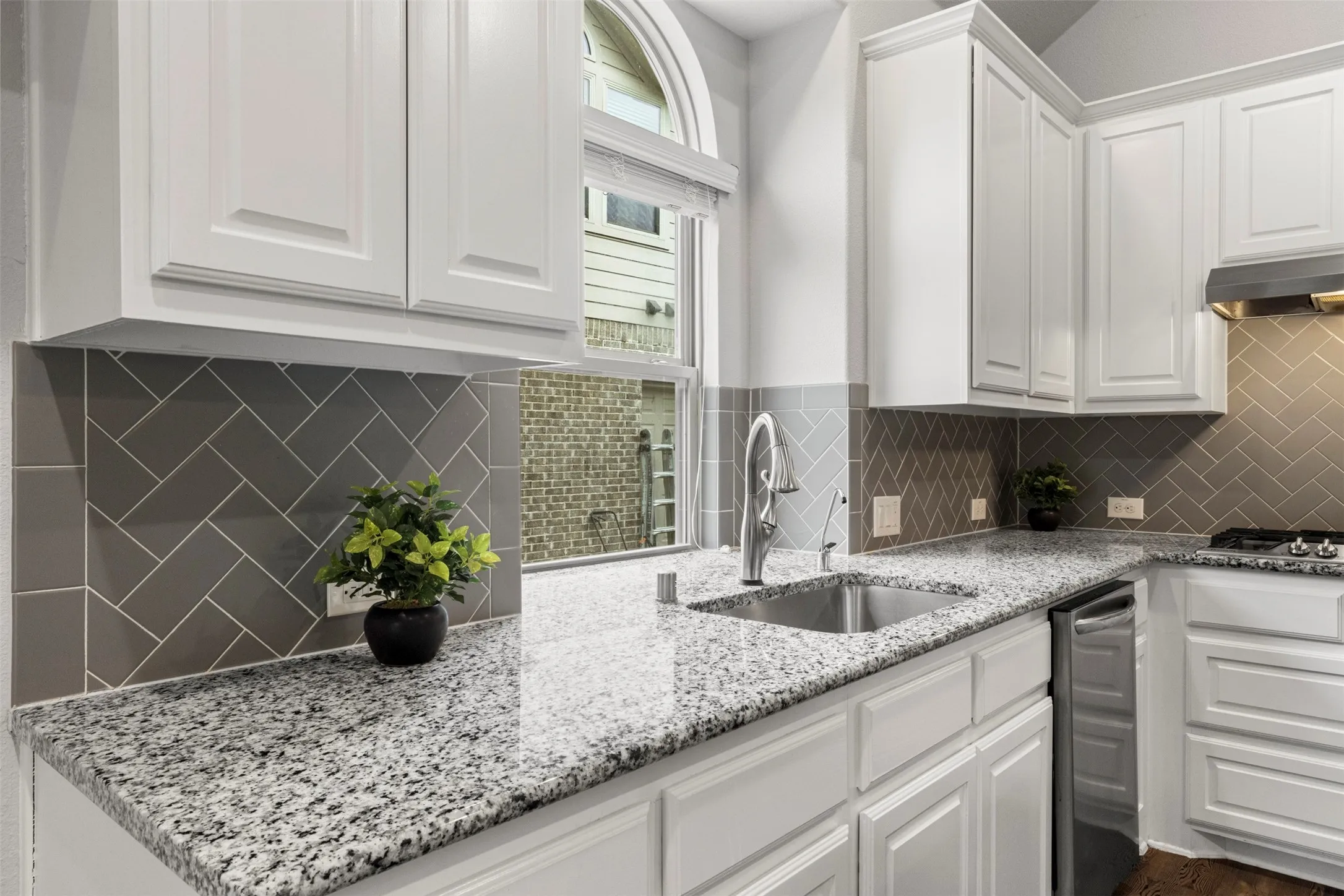 Single Family Residence For Sale in Collin County , 2410 Richland Chambers Court, Wylie, Texas 75098, 4 Bedroom, 2 Bathroom, 2 Garage spaces, 2,386 Sqft, built in 2018, mls#21276112, Real Estate Agent in Wylie, Homes For Sale in Collin county, Homes For Sale in Wylie, Realtor in Wylie Texas, Real Estate Brokerage Independent Realty Texas, Luminita Cordes Realtor