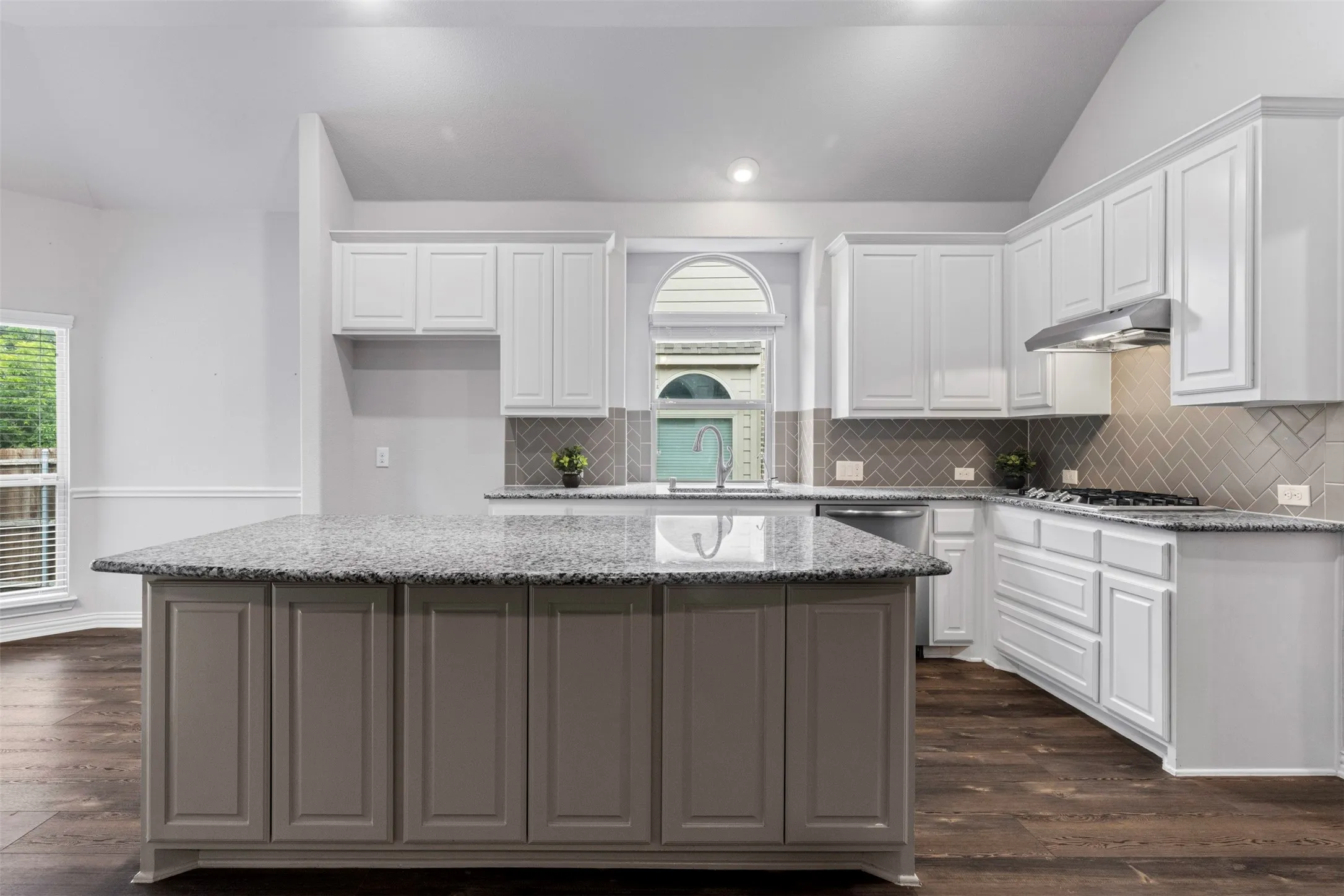 California Kitchen Island and lots of counter space
