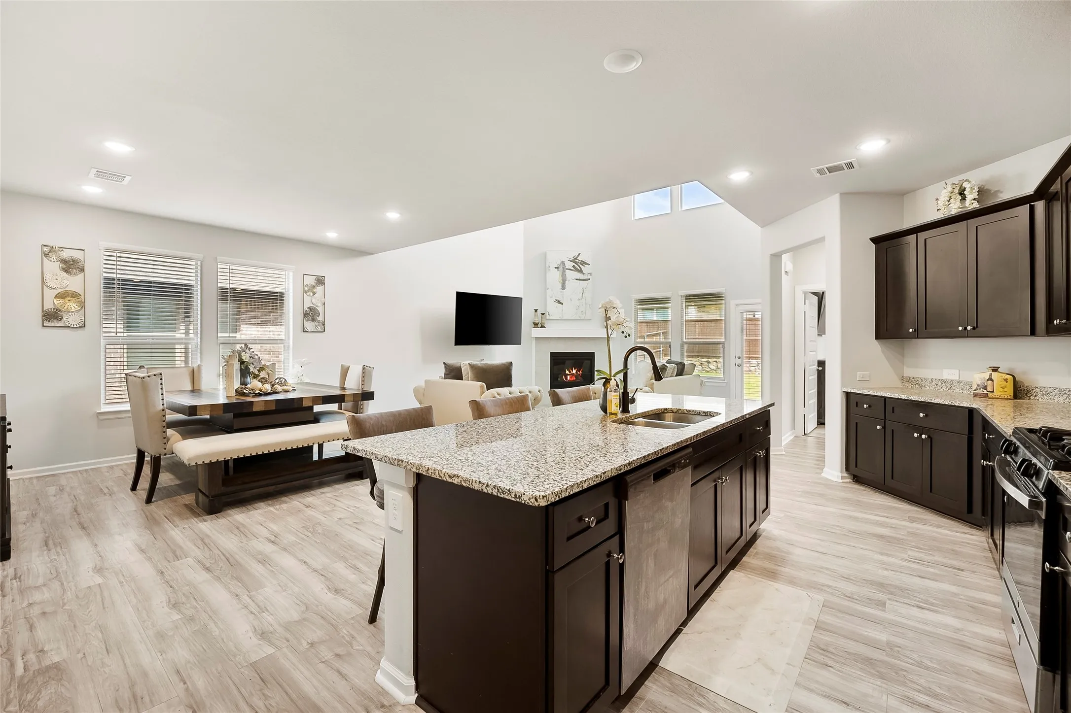 Single Family Residence For Sale in Rockwall County , 5036 Stream Turn Drive, Royse City, Texas 75189, 3 Bedroom, 3 Bathroom, 2 Garage spaces, 2,824 Sqft, built in 2022, mls#21277302, Real Estate Agent in Royse City, Homes For Sale in Rockwall county, Homes For Sale in Royse City, Realtor in Royse City Texas, Real Estate Brokerage Independent Realty Texas, Luminita Cordes Realtor