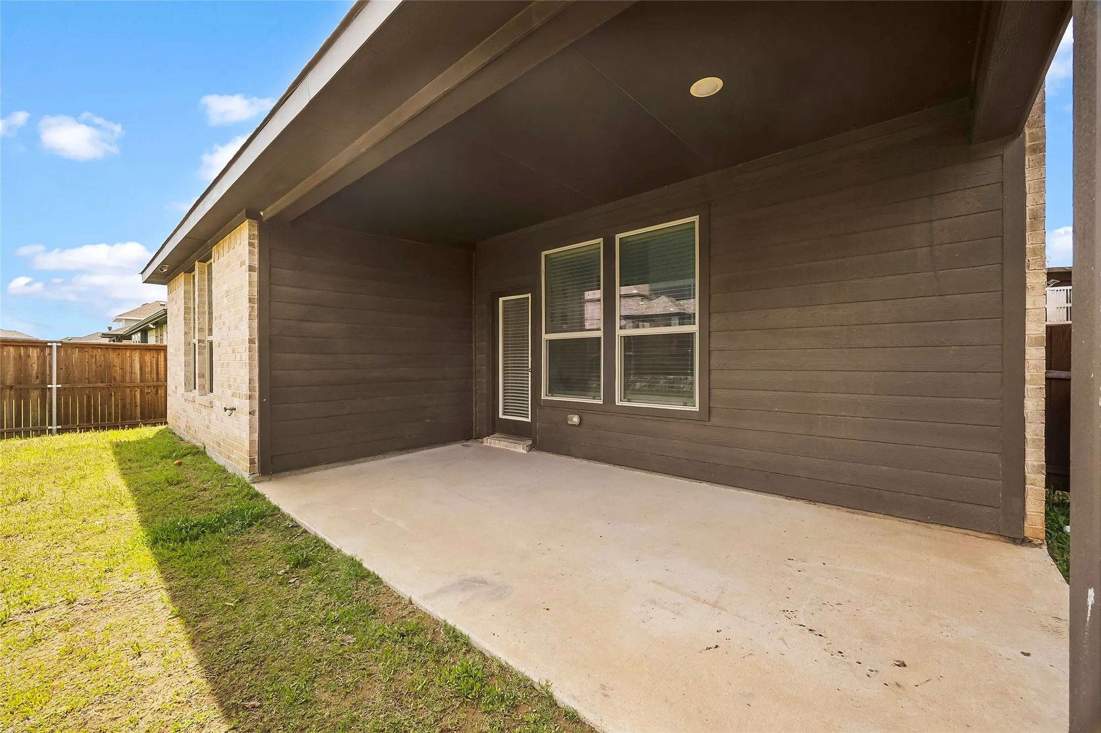 Single Family Residence For Sale in Rockwall County , 5036 Stream Turn Drive, Royse City, Texas 75189, 3 Bedroom, 3 Bathroom, 2 Garage spaces, 2,824 Sqft, built in 2022, mls#21277302, Real Estate Agent in Royse City, Homes For Sale in Rockwall county, Homes For Sale in Royse City, Realtor in Royse City Texas, Real Estate Brokerage Independent Realty Texas, Luminita Cordes Realtor