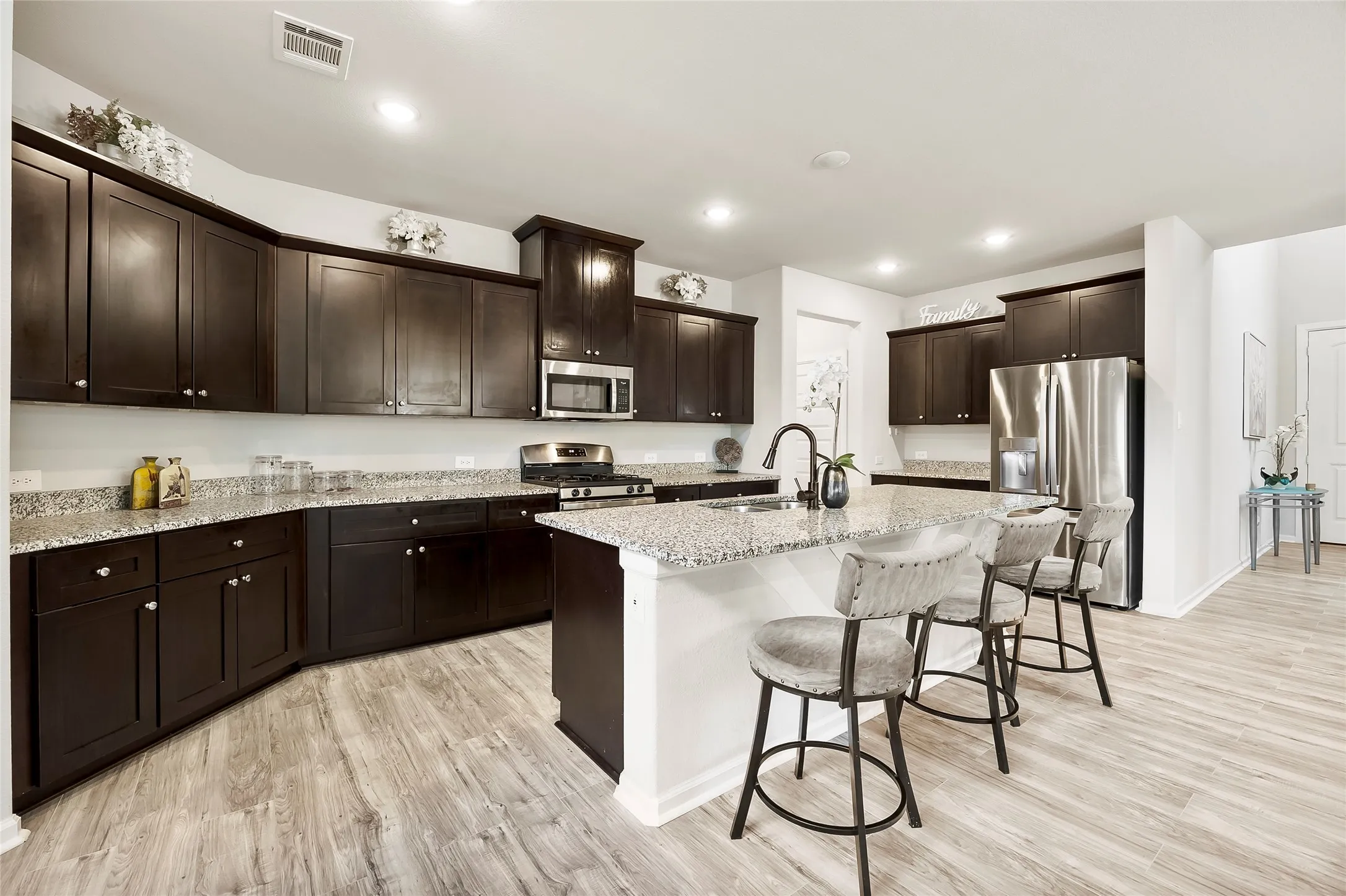 Single Family Residence For Sale in Rockwall County , 5036 Stream Turn Drive, Royse City, Texas 75189, 3 Bedroom, 3 Bathroom, 2 Garage spaces, 2,824 Sqft, built in 2022, mls#21277302, Real Estate Agent in Royse City, Homes For Sale in Rockwall county, Homes For Sale in Royse City, Realtor in Royse City Texas, Real Estate Brokerage Independent Realty Texas, Luminita Cordes Realtor
