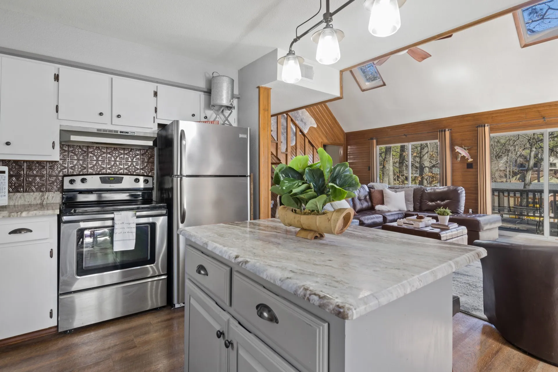 Single Family Residence For Sale in Franklin (TX) County , 203 King Laurence, Scroggins, Texas 75480, 3 Bedrooms, 2 Bathrooms, 2 Garage spaces, 1,481 Sqft, built in 1985, Price $799,000, mls#21278355, Real Estate Agent in Scroggins, Homes For Sale in Franklin (TX) county, Homes For Sale in Scroggins, Realtor in Scroggins Texas, Real Estate Brokerage Independent Realty Texas, Luminita Cordes Realtor