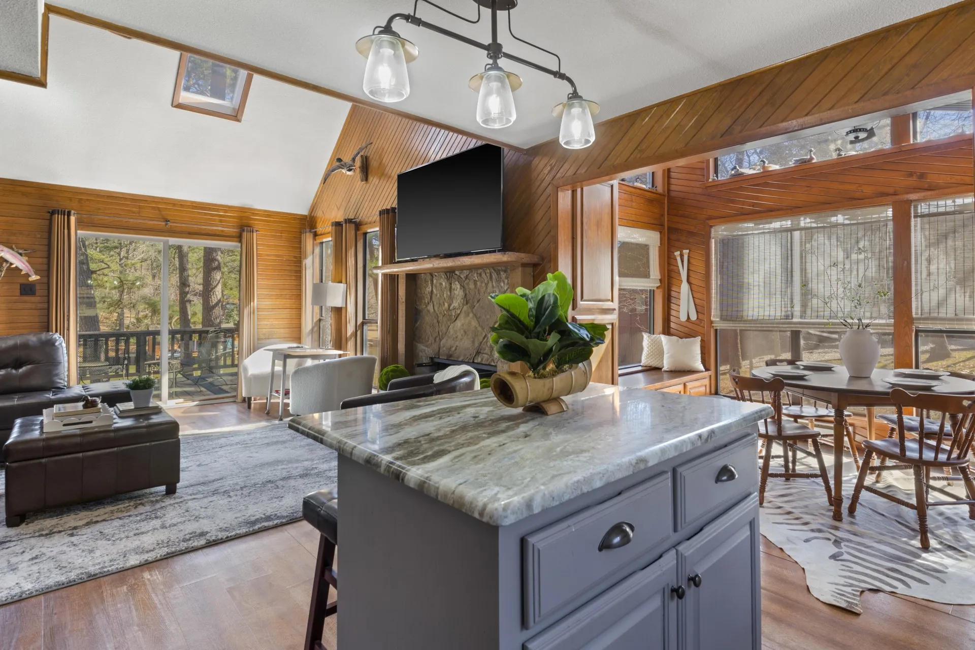 Single Family Residence For Sale in Franklin (TX) County , 203 King Laurence, Scroggins, Texas 75480, 3 Bedrooms, 2 Bathrooms, 2 Garage spaces, 1,481 Sqft, built in 1985, Price $799,000, mls#21278355, Real Estate Agent in Scroggins, Homes For Sale in Franklin (TX) county, Homes For Sale in Scroggins, Realtor in Scroggins Texas, Real Estate Brokerage Independent Realty Texas, Luminita Cordes Realtor