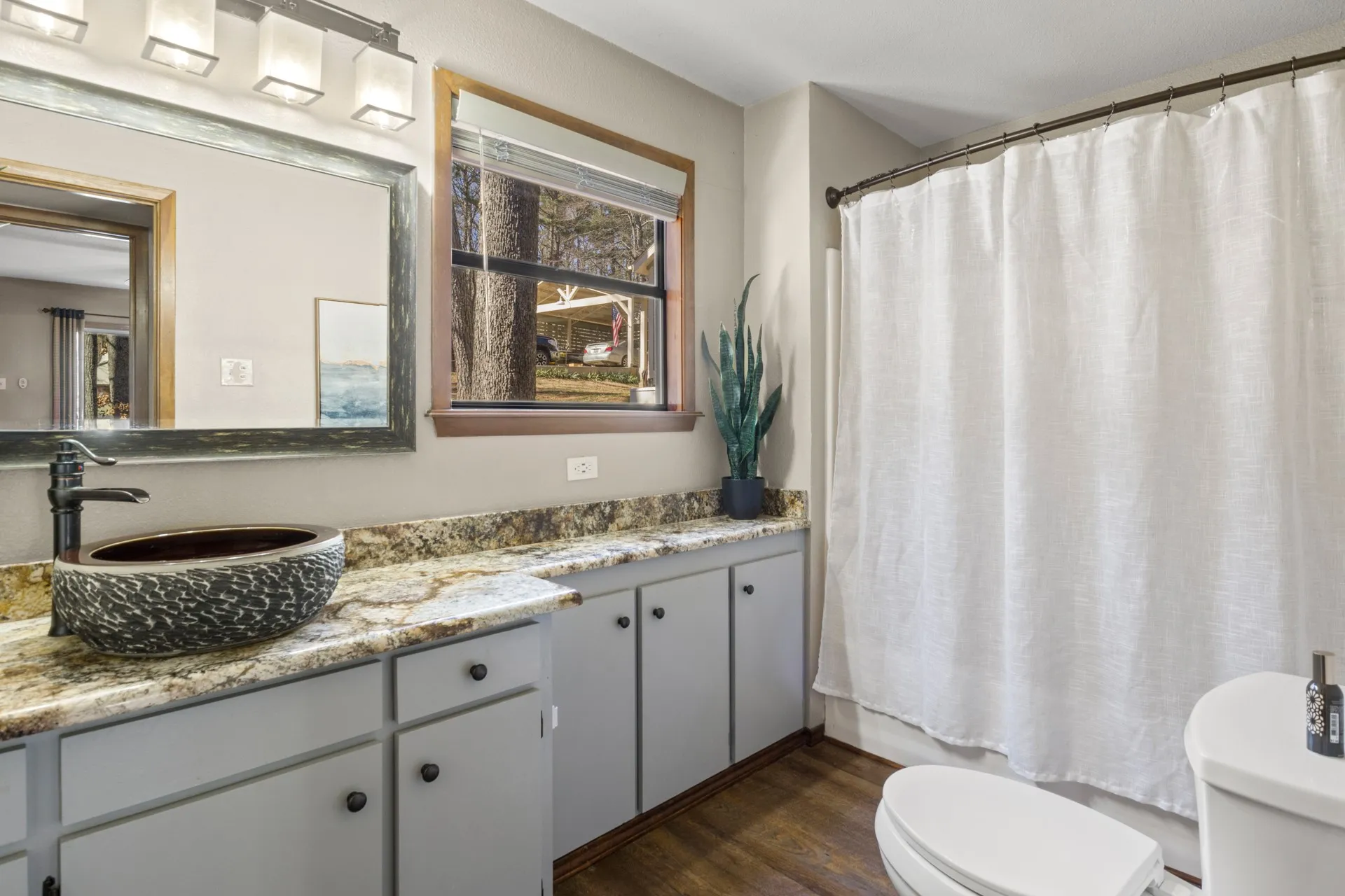 Single Family Residence For Sale in Franklin (TX) County , 203 King Laurence, Scroggins, Texas 75480, 3 Bedrooms, 2 Bathrooms, 2 Garage spaces, 1,481 Sqft, built in 1985, Price $799,000, mls#21278355, Real Estate Agent in Scroggins, Homes For Sale in Franklin (TX) county, Homes For Sale in Scroggins, Realtor in Scroggins Texas, Real Estate Brokerage Independent Realty Texas, Luminita Cordes Realtor