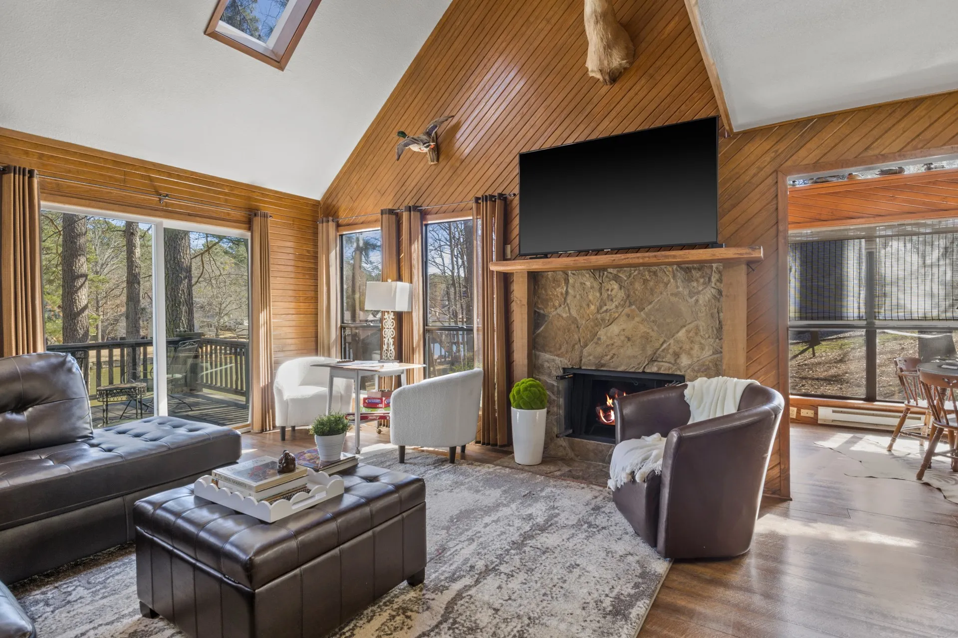 Single Family Residence For Sale in Franklin (TX) County , 203 King Laurence, Scroggins, Texas 75480, 3 Bedrooms, 2 Bathrooms, 2 Garage spaces, 1,481 Sqft, built in 1985, Price $799,000, mls#21278355, Real Estate Agent in Scroggins, Homes For Sale in Franklin (TX) county, Homes For Sale in Scroggins, Realtor in Scroggins Texas, Real Estate Brokerage Independent Realty Texas, Luminita Cordes Realtor