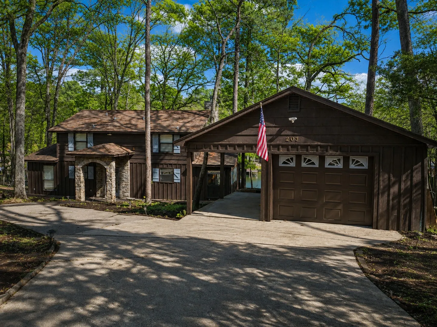Single Family Residence For Sale in Franklin (TX) County , 203 King Laurence, Scroggins, Texas 75480, 3 Bedrooms, 2 Bathrooms, 2 Garage spaces, 1,481 Sqft, built in 1985, Price $799,000, mls#21278355, Real Estate Agent in Scroggins, Homes For Sale in Franklin (TX) county, Homes For Sale in Scroggins, Realtor in Scroggins Texas, Real Estate Brokerage Independent Realty Texas, Luminita Cordes Realtor
