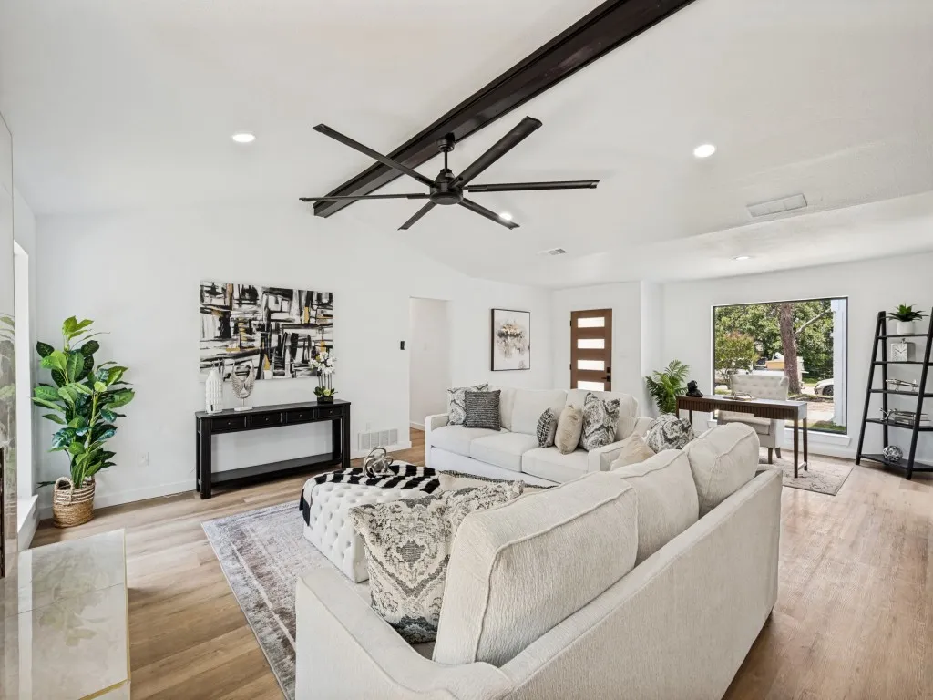 Single Family Residence For Sale in Collin County , 8100 Bobwhite Drive, Frisco, Texas 75034, 3 Bedroom, 2 Bathroom, 2 Garage spaces, 1,826 Sqft, built in 1973, mls#21262442, Real Estate Agent in Frisco, Homes For Sale in Collin county, Homes For Sale in Frisco, Realtor in Frisco Texas, Real Estate Brokerage Independent Realty Texas, Luminita Cordes Realtor