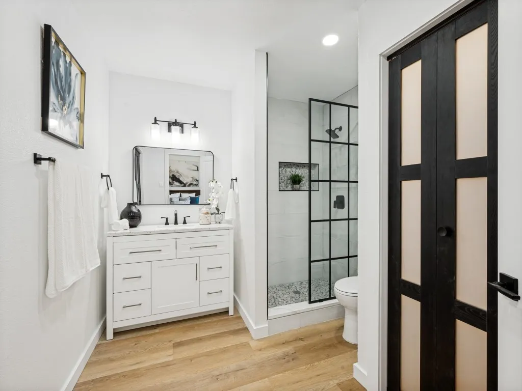 Single Family Residence For Sale in Collin County , 8100 Bobwhite Drive, Frisco, Texas 75034, 3 Bedroom, 2 Bathroom, 2 Garage spaces, 1,826 Sqft, built in 1973, mls#21262442, Real Estate Agent in Frisco, Homes For Sale in Collin county, Homes For Sale in Frisco, Realtor in Frisco Texas, Real Estate Brokerage Independent Realty Texas, Luminita Cordes Realtor