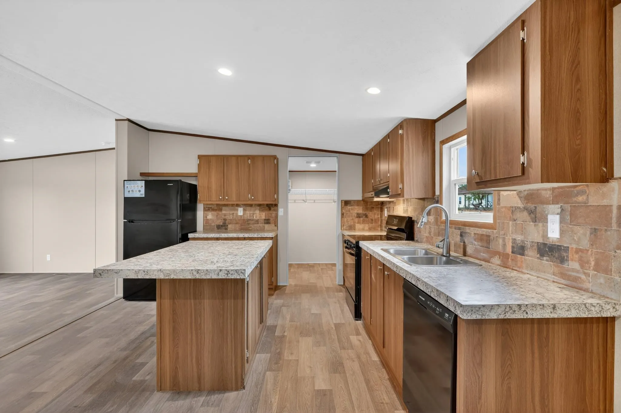 Mobile Home For Sale in Wise County , 215 Overland Trail, Bridgeport, Texas 76426, 4 Bedroom, 2 Bathroom, Garage spaces, 1,475 Sqft, built in 2024, mls#21244430, Real Estate Agent in Bridgeport, Homes For Sale in Wise county, Homes For Sale in Bridgeport, Realtor in Bridgeport Texas, Real Estate Brokerage Independent Realty Texas, Luminita Cordes Realtor