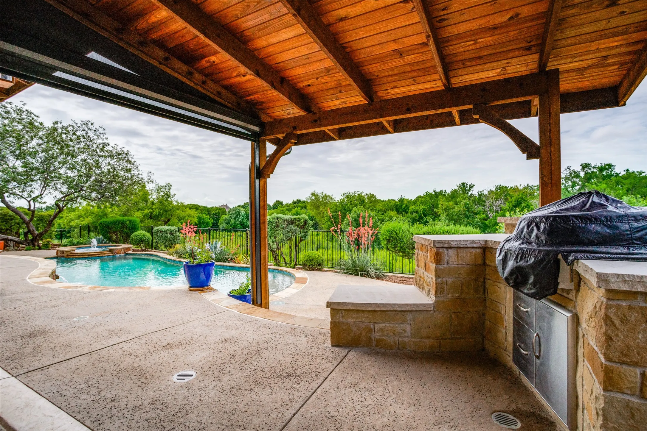 Single Family Residence For Sale in Denton County , 11733 Bent Creek Trail, Frisco, Texas 75033, 4 Bedroom, 4 Bathroom, 3 Garage spaces, 3,942 Sqft, built in 2002, mls#21278488, Real Estate Agent in Frisco, Homes For Sale in Denton county, Homes For Sale in Frisco, Realtor in Frisco Texas, Real Estate Brokerage Independent Realty Texas, Luminita Cordes Realtor