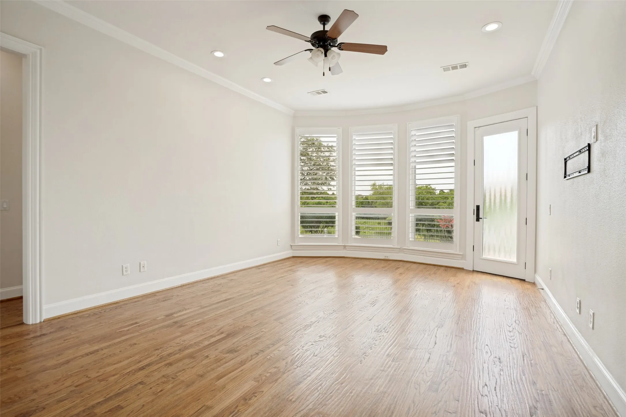 Single Family Residence For Sale in Denton County , 11733 Bent Creek Trail, Frisco, Texas 75033, 4 Bedroom, 4 Bathroom, 3 Garage spaces, 3,942 Sqft, built in 2002, mls#21278488, Real Estate Agent in Frisco, Homes For Sale in Denton county, Homes For Sale in Frisco, Realtor in Frisco Texas, Real Estate Brokerage Independent Realty Texas, Luminita Cordes Realtor