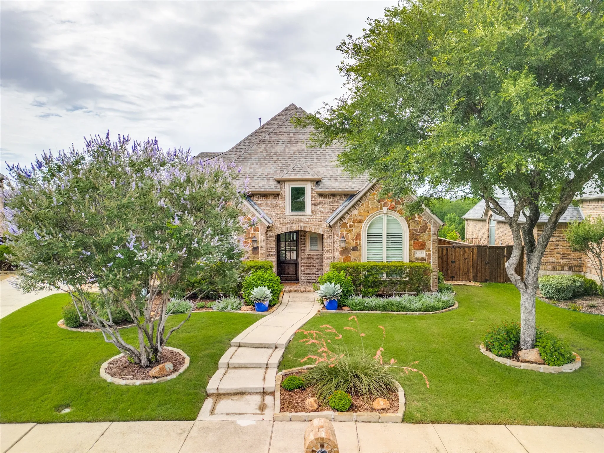 Single Family Residence For Sale in Denton County , 11733 Bent Creek Trail, Frisco, Texas 75033, 4 Bedroom, 4 Bathroom, 3 Garage spaces, 3,942 Sqft, built in 2002, mls#21278488, Real Estate Agent in Frisco, Homes For Sale in Denton county, Homes For Sale in Frisco, Realtor in Frisco Texas, Real Estate Brokerage Independent Realty Texas, Luminita Cordes Realtor